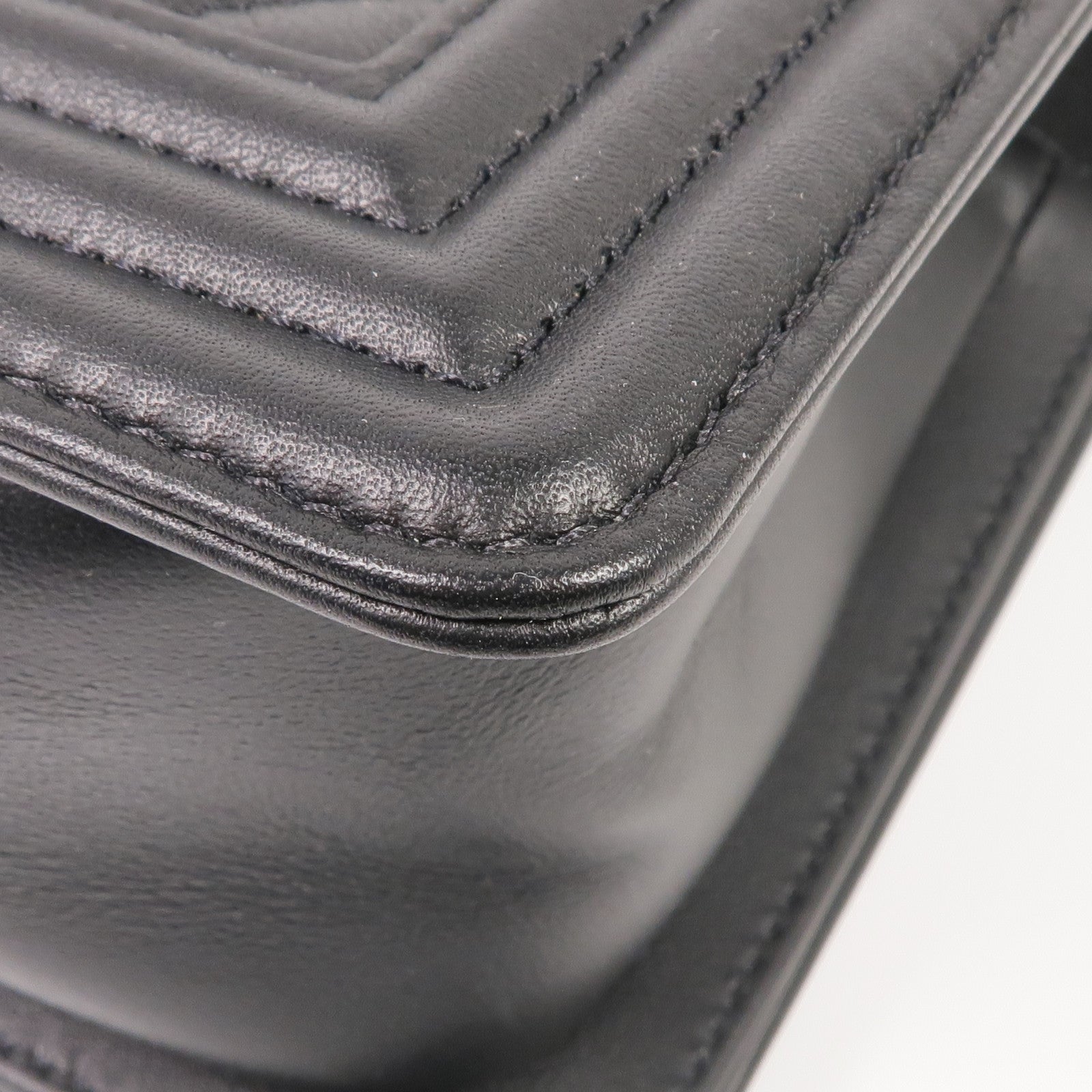 CHANEL 牛皮皮革Boy 25銀扣鏈帶肩背袋