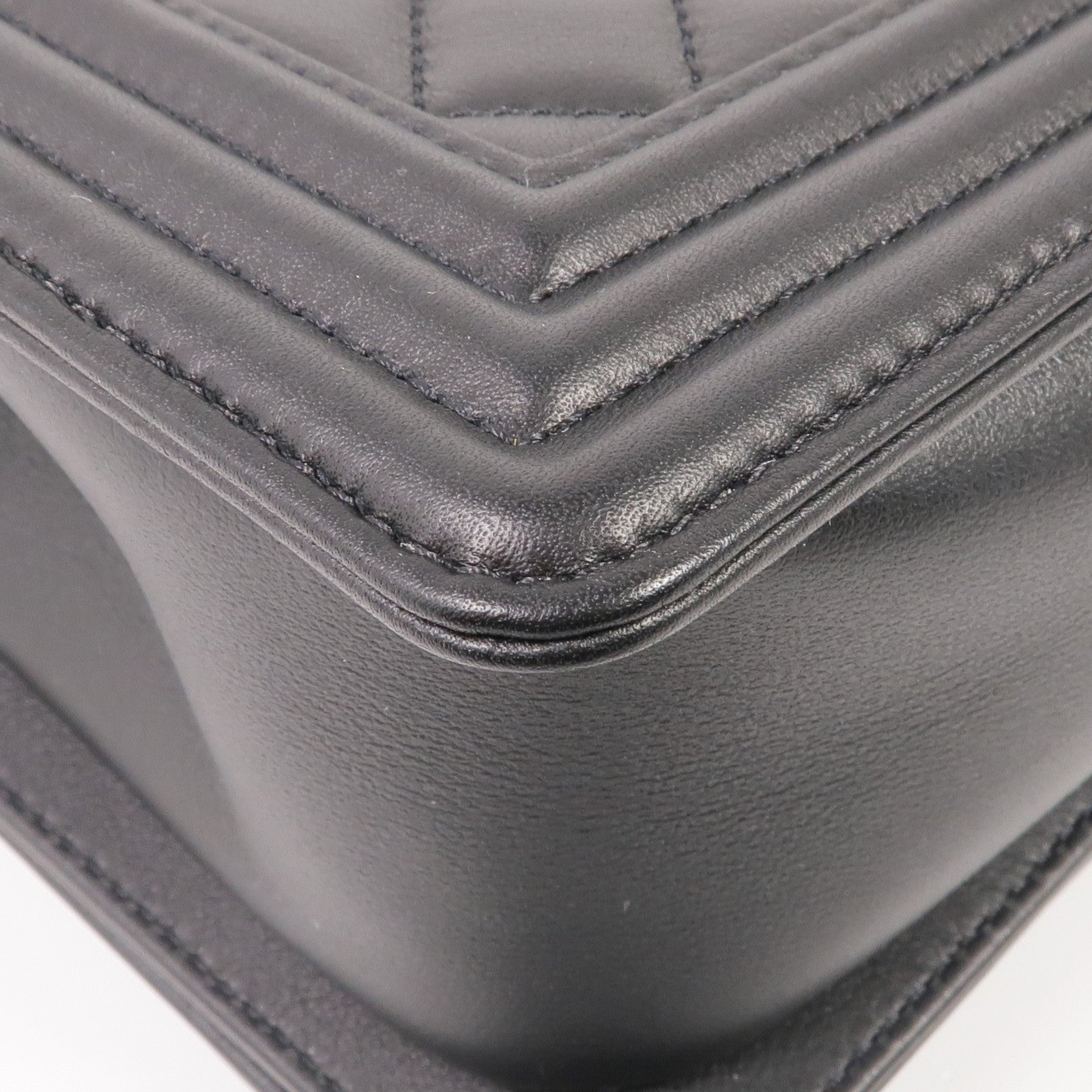 CHANEL 牛皮皮革Boy 25銀扣鏈帶肩背袋