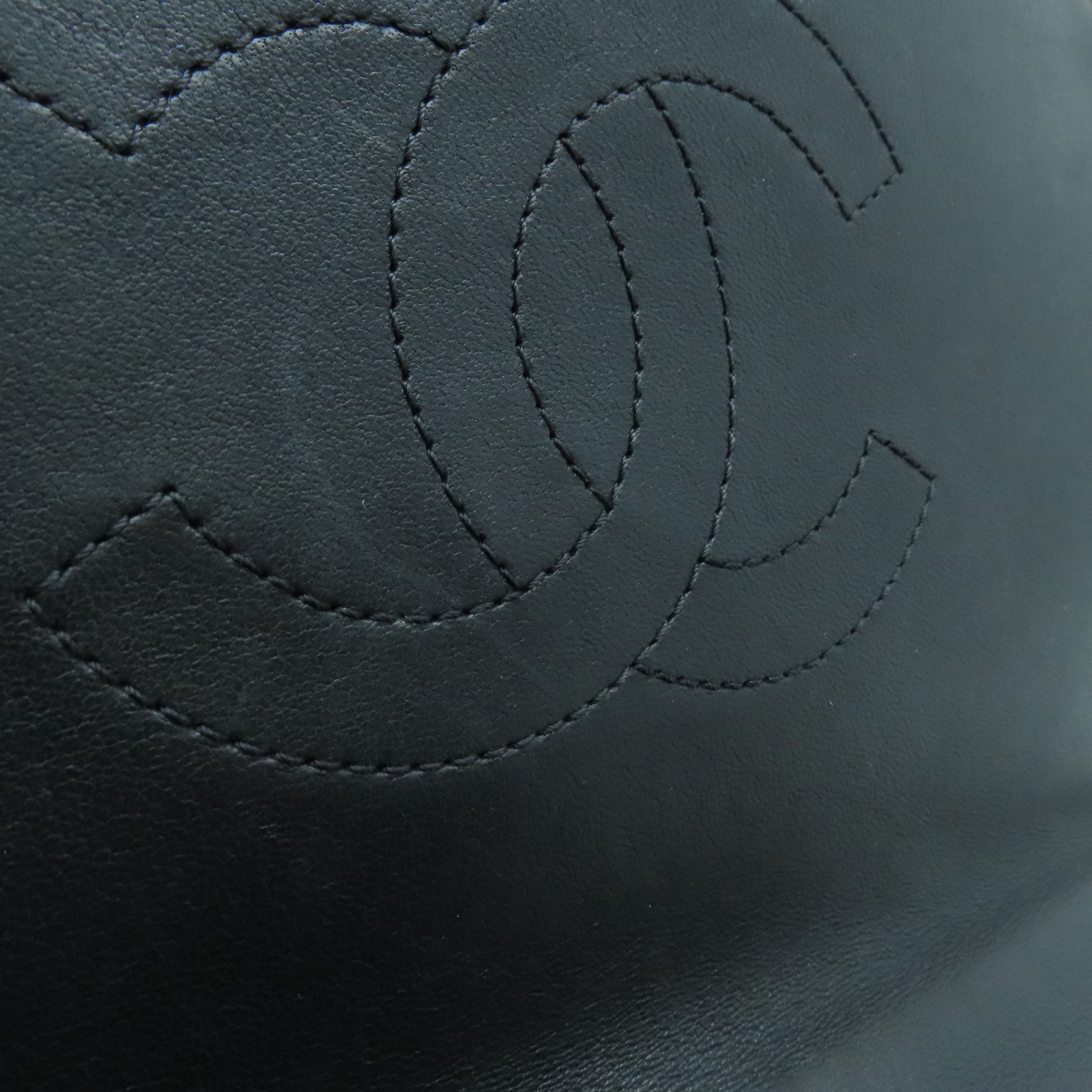 CHANEL 菱格牛皮皮革Bubble Bag金扣肩背袋黑色
