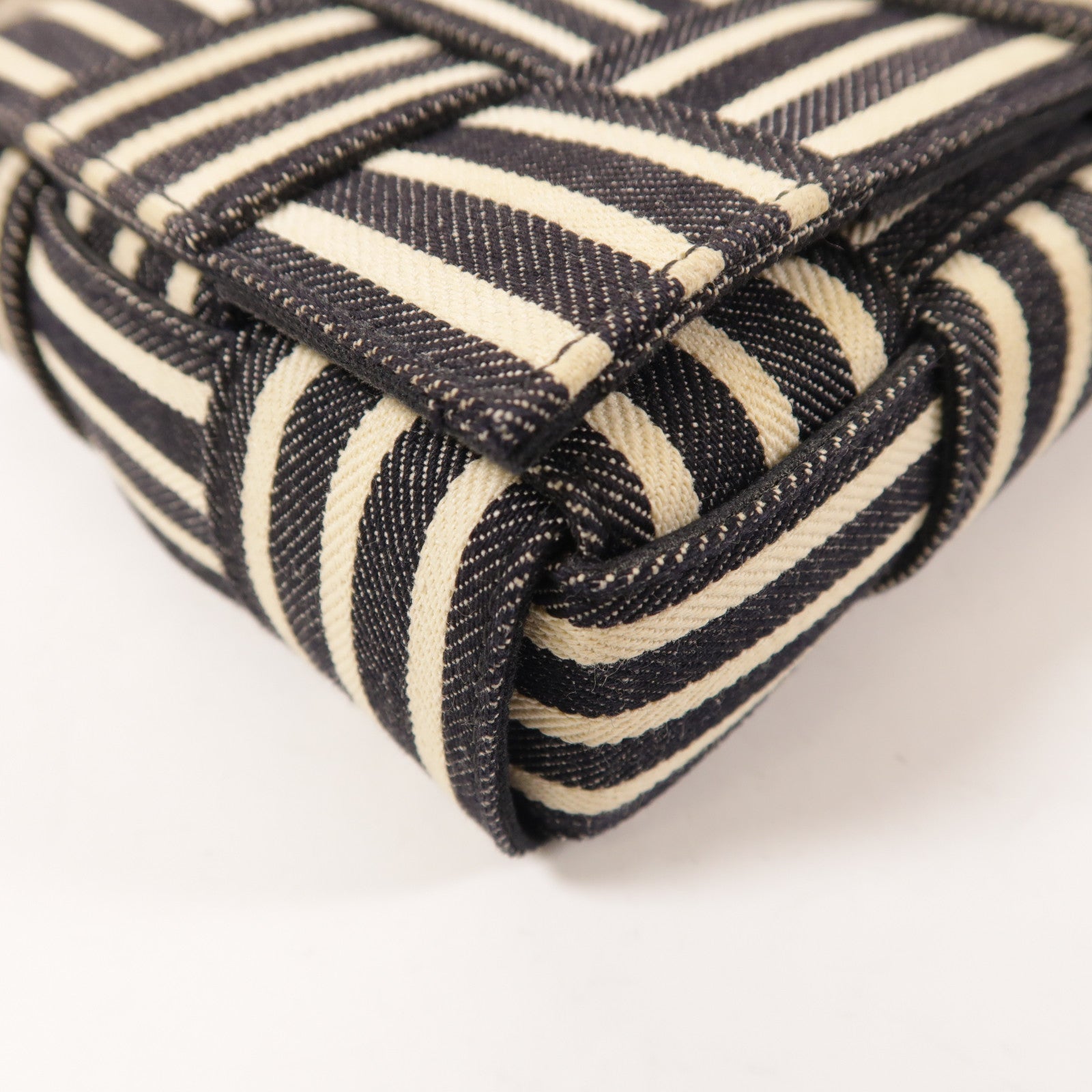 BOTTEGA VENETA 牛仔布Cassette With Hickory Striped銀扣肩背袋