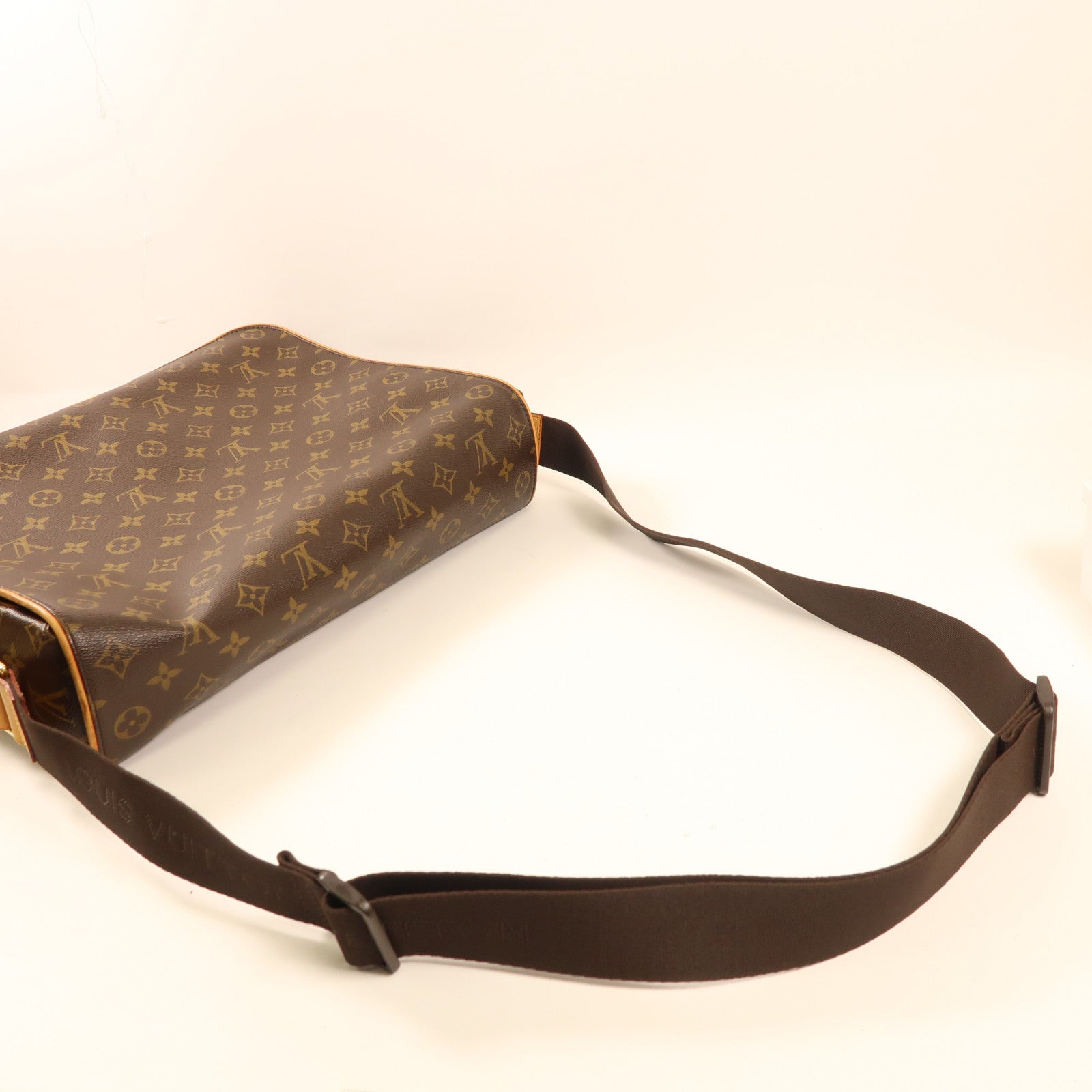 LOUIS VUITTON Monogram Abbesses金扣肩背袋棕色