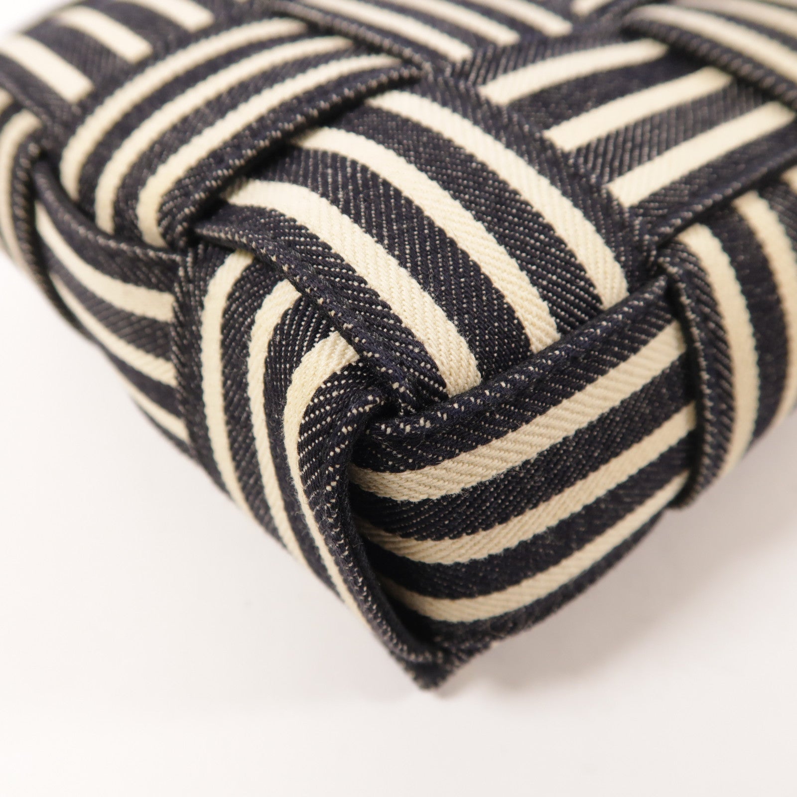 BOTTEGA VENETA 牛仔布Cassette With Hickory Striped銀扣肩背袋