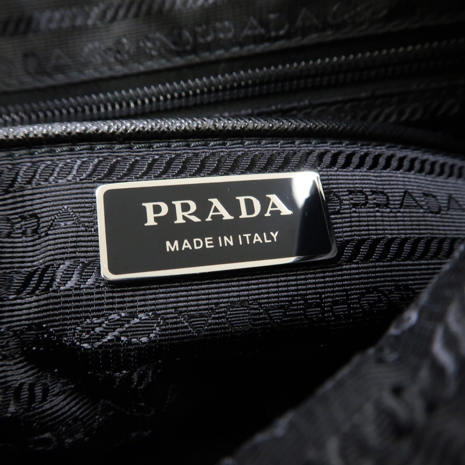 PRADA 尼龍Crossbody Shoulder Bag銀扣肩背袋黑色