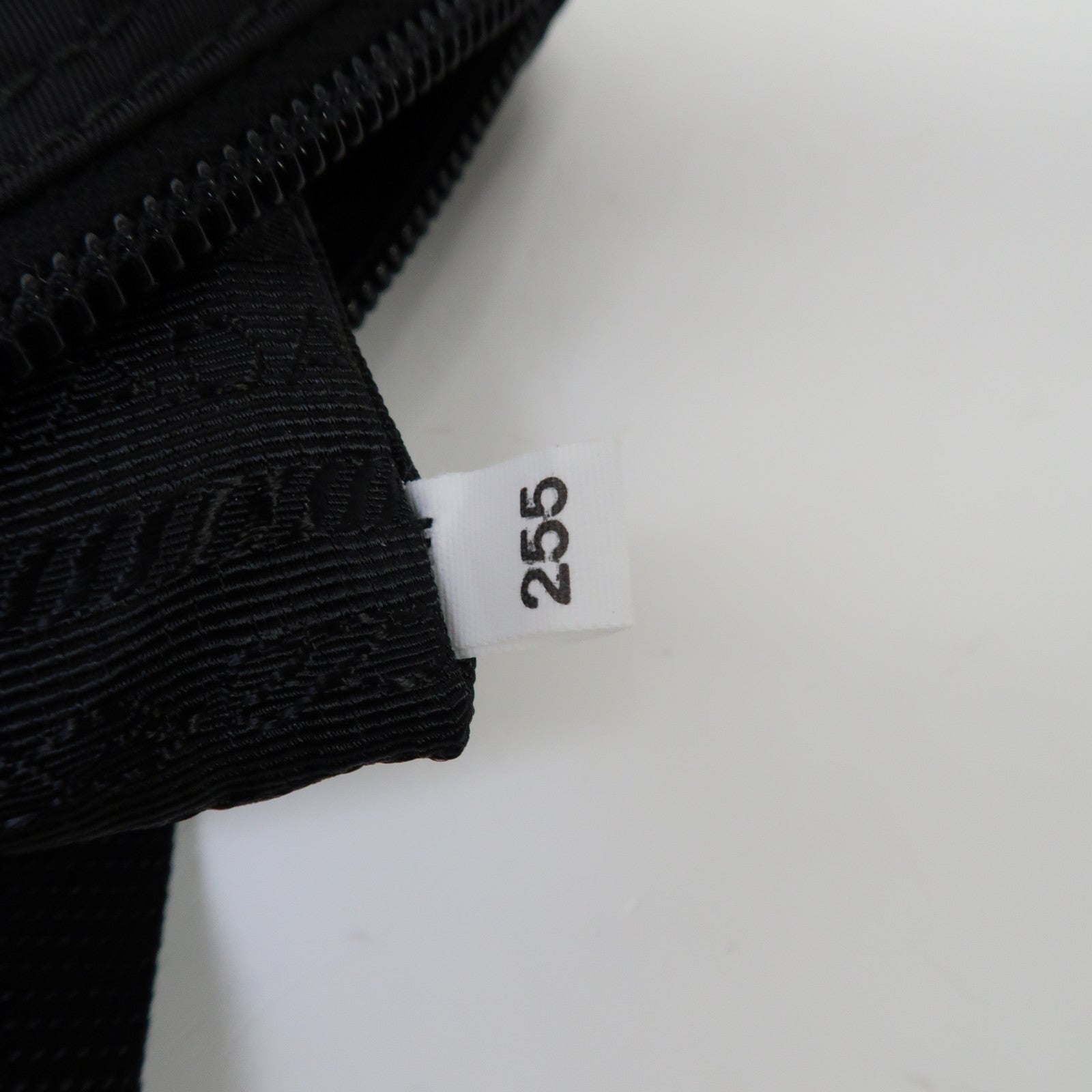 PRADA 尼龍Crossbody Shoulder Bag銀扣肩背袋黑色
