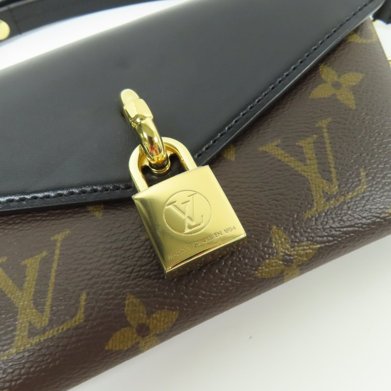 LOUIS VUITTON Monogram Padlock On Strap金扣手挽肩背兩用袋