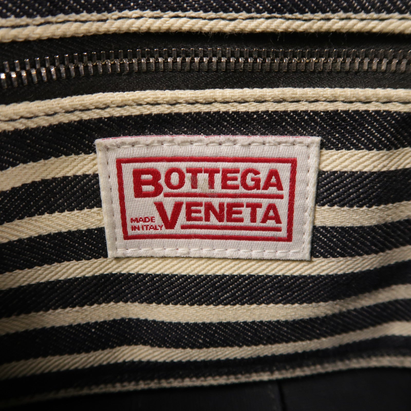 BOTTEGA VENETA 牛仔布Cassette With Hickory Striped銀扣肩背袋