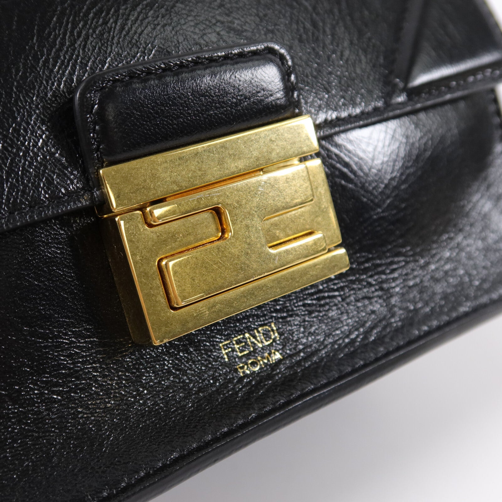 FENDI 牛皮皮革Kan U鏈帶肩背袋