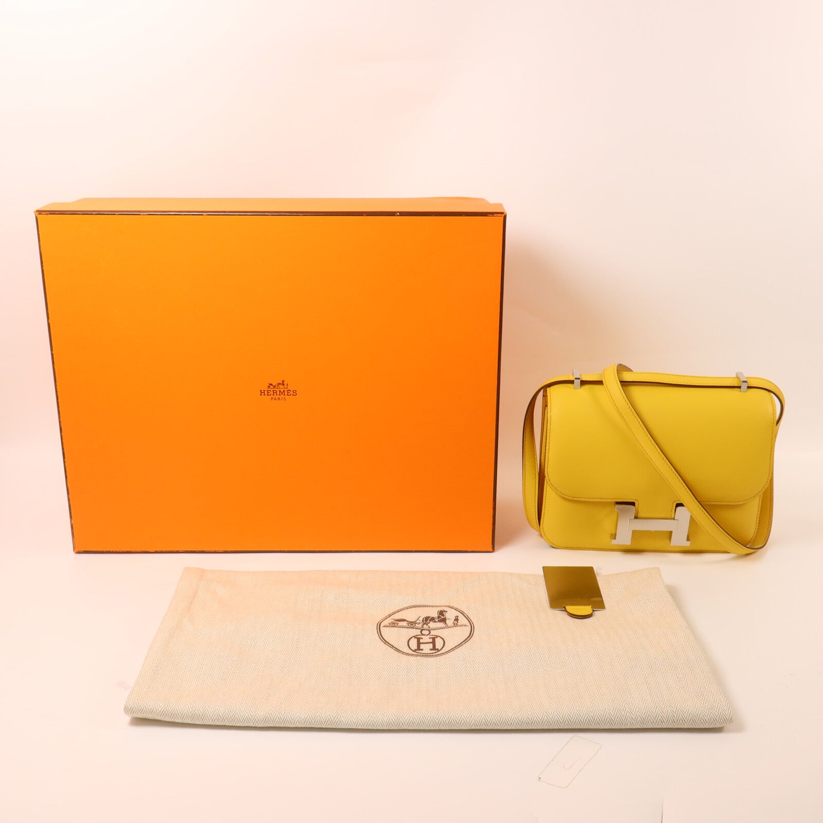 HERMES Swift皮革Constance Mini肩背袋Sun