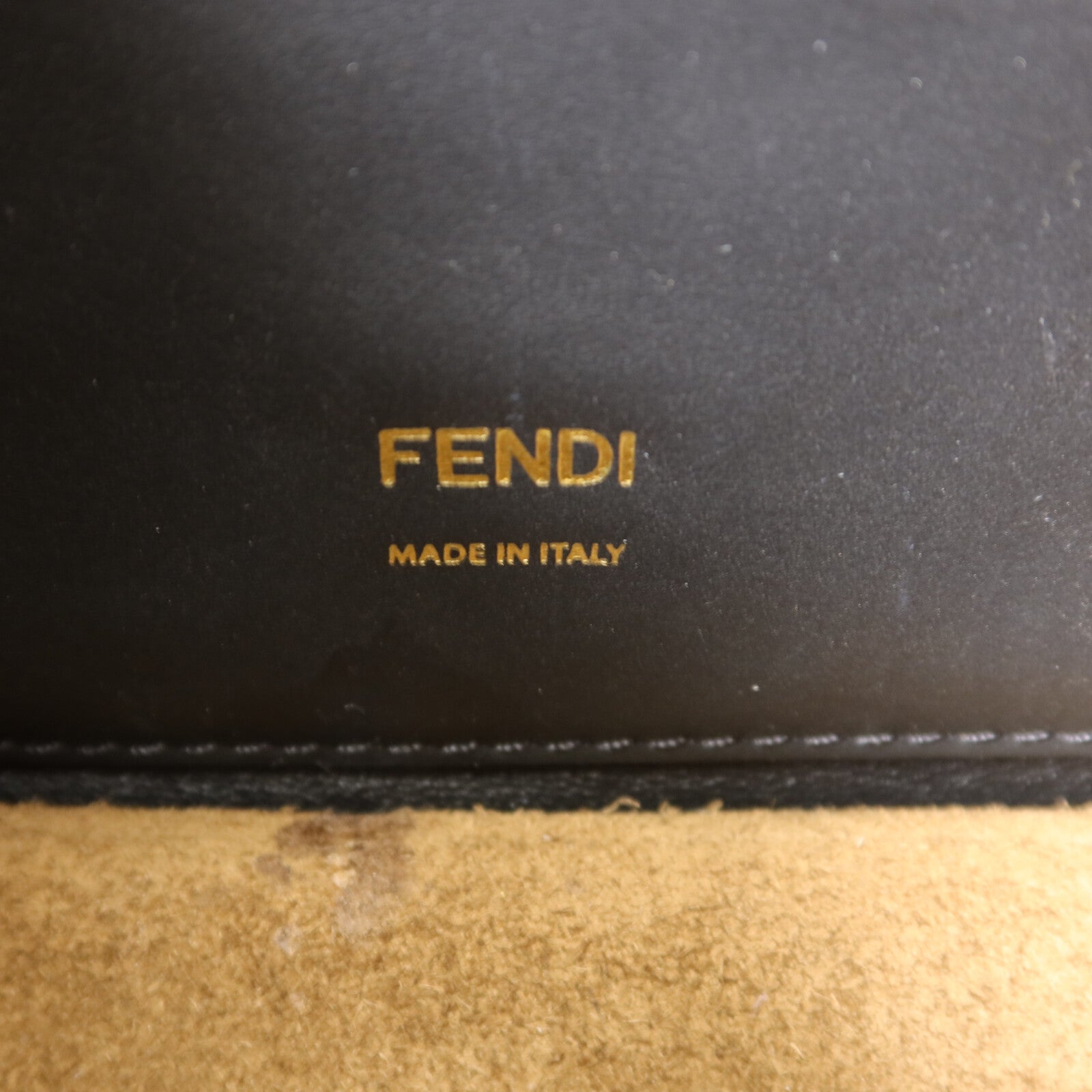 FENDI 牛皮皮革Kan U鏈帶肩背袋