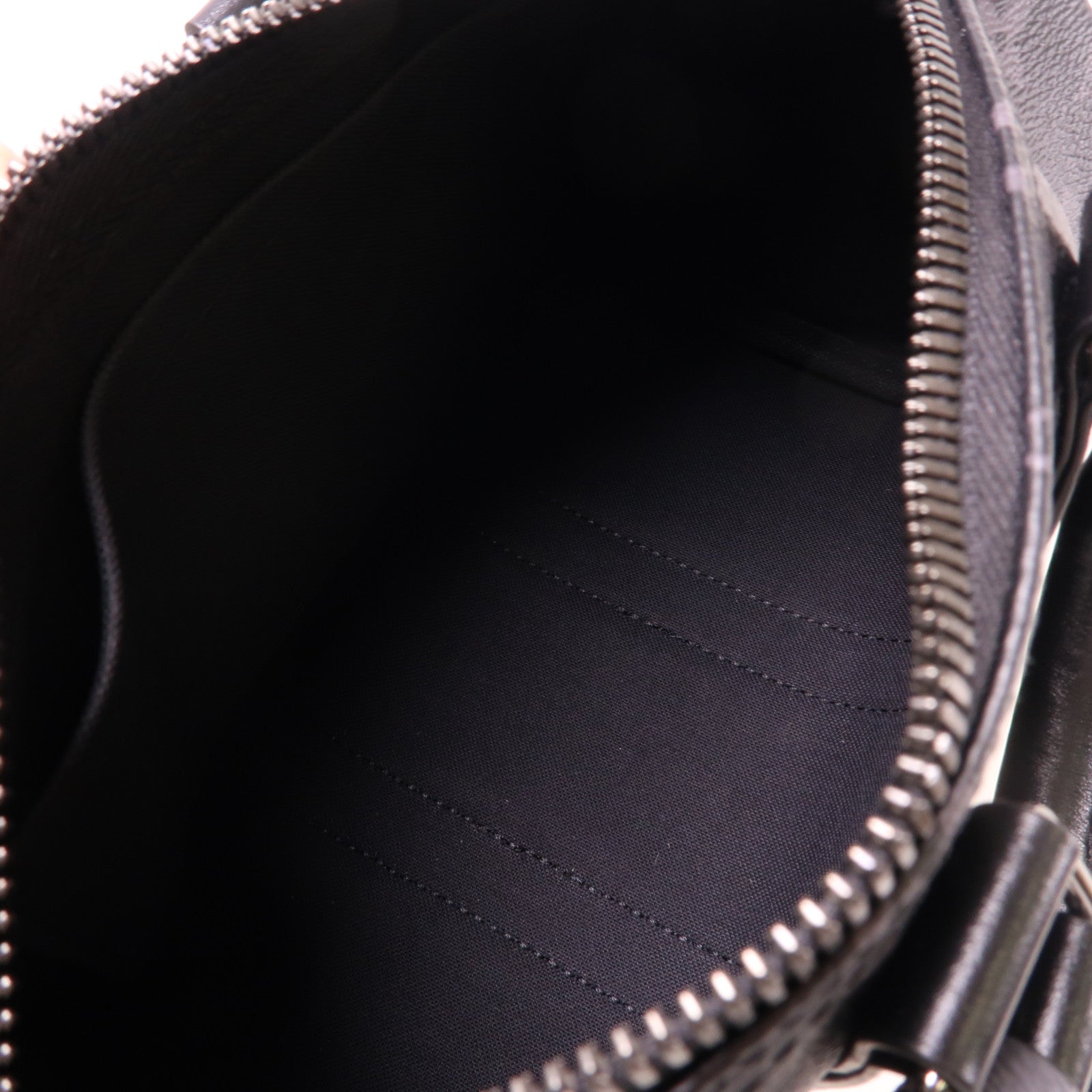 LOUIS VUITTON Monogram Eclipse Keepall Bandouliere 25銀扣手挽肩背兩用袋