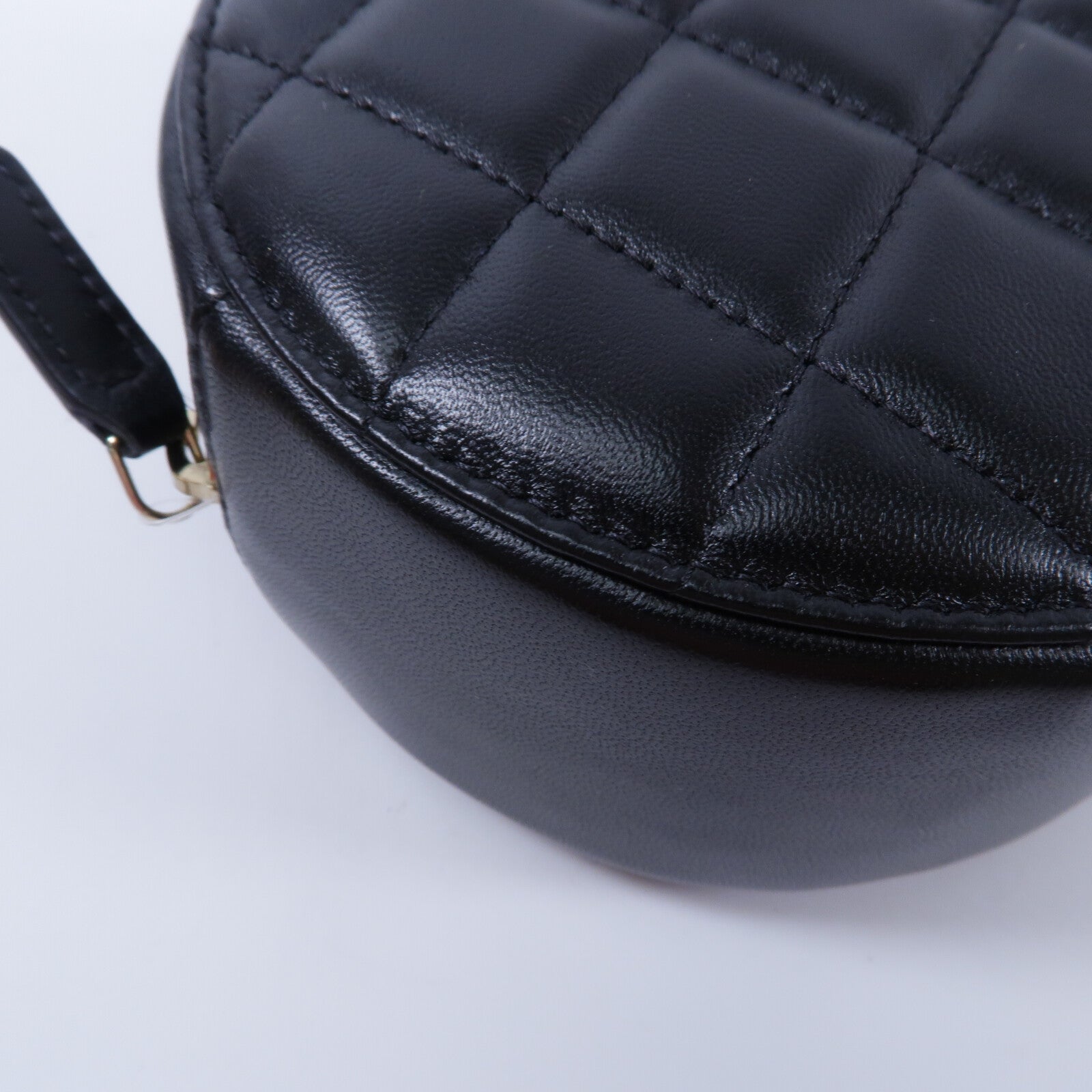 CHANEL 羊皮皮革Pearl Crush Round鏈帶肩背袋