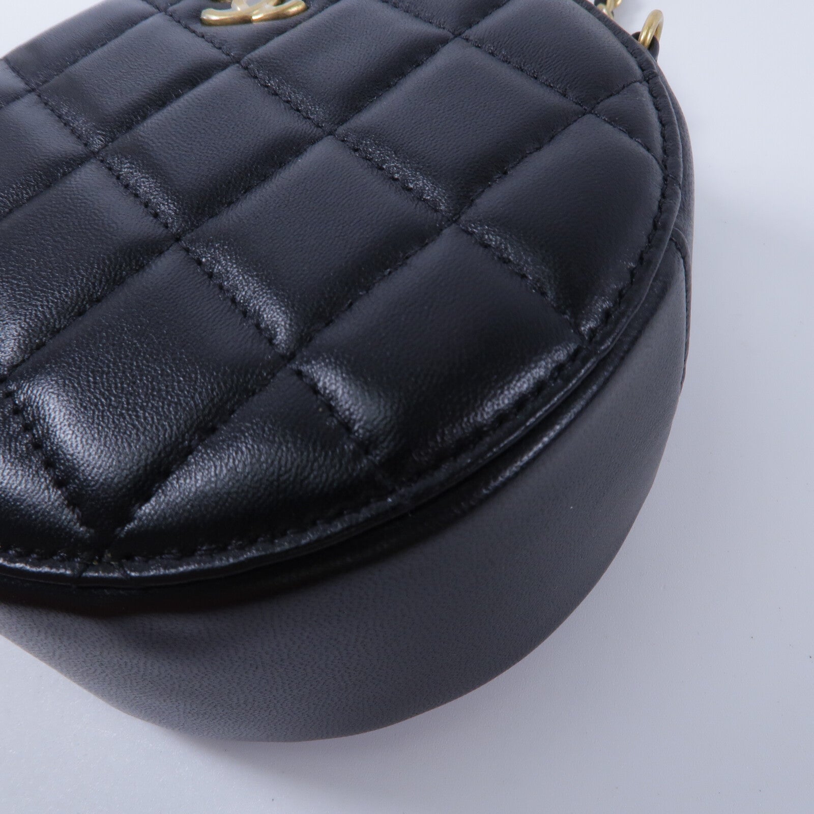 CHANEL 羊皮皮革Pearl Crush Round鏈帶肩背袋