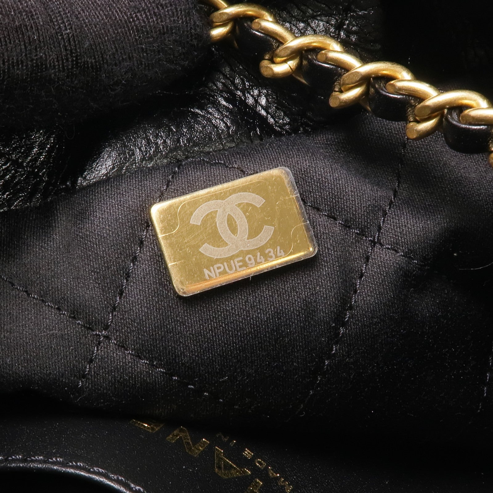 CHANEL 牛皮皮革Chanel 22 Mini金扣手挽肩背兩用袋
