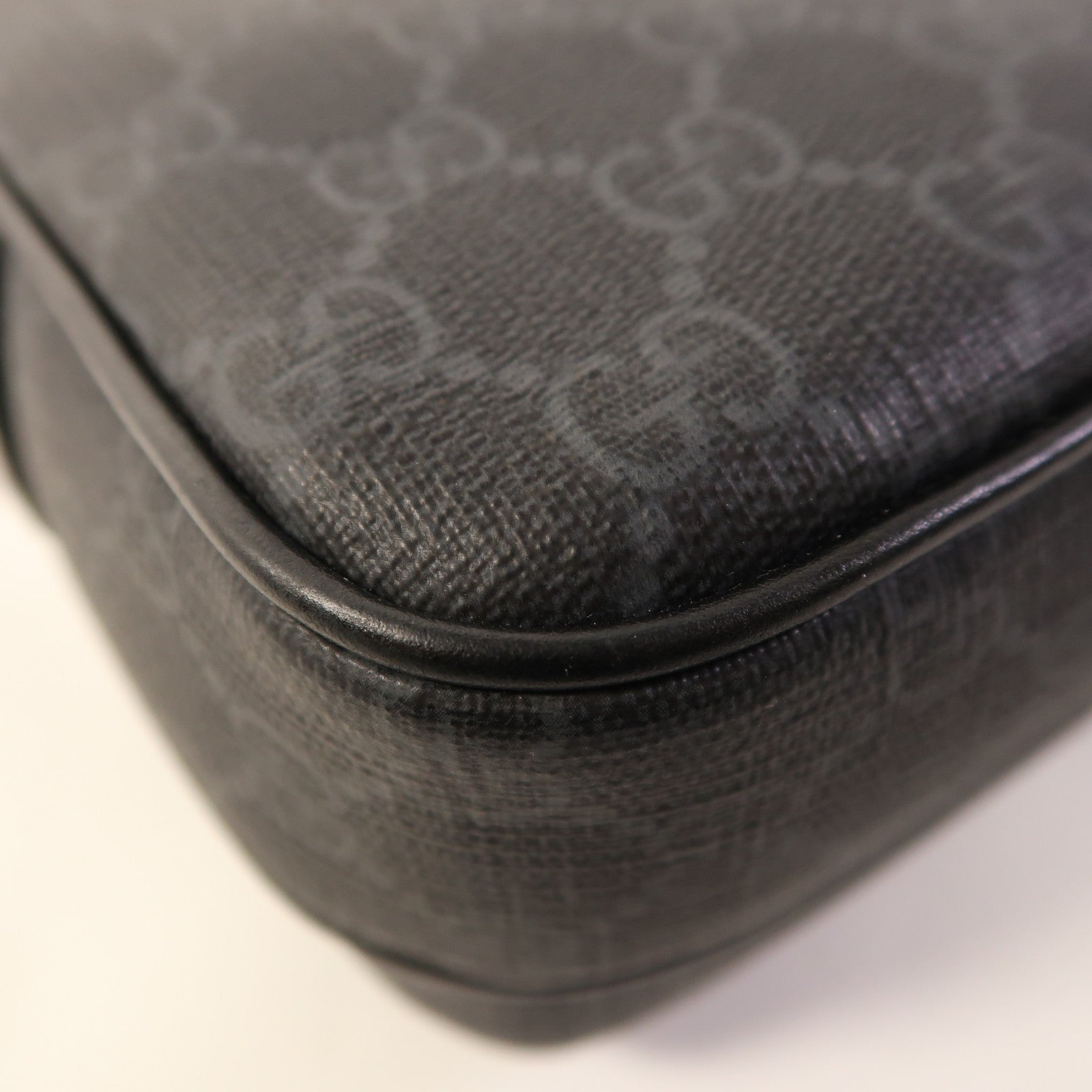 GUCCI 塗層帆布Crossbody Bag銀扣肩背袋