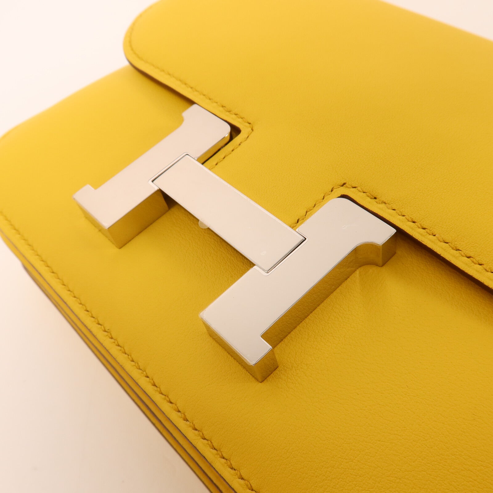 HERMES Swift皮革Constance Mini肩背袋Sun