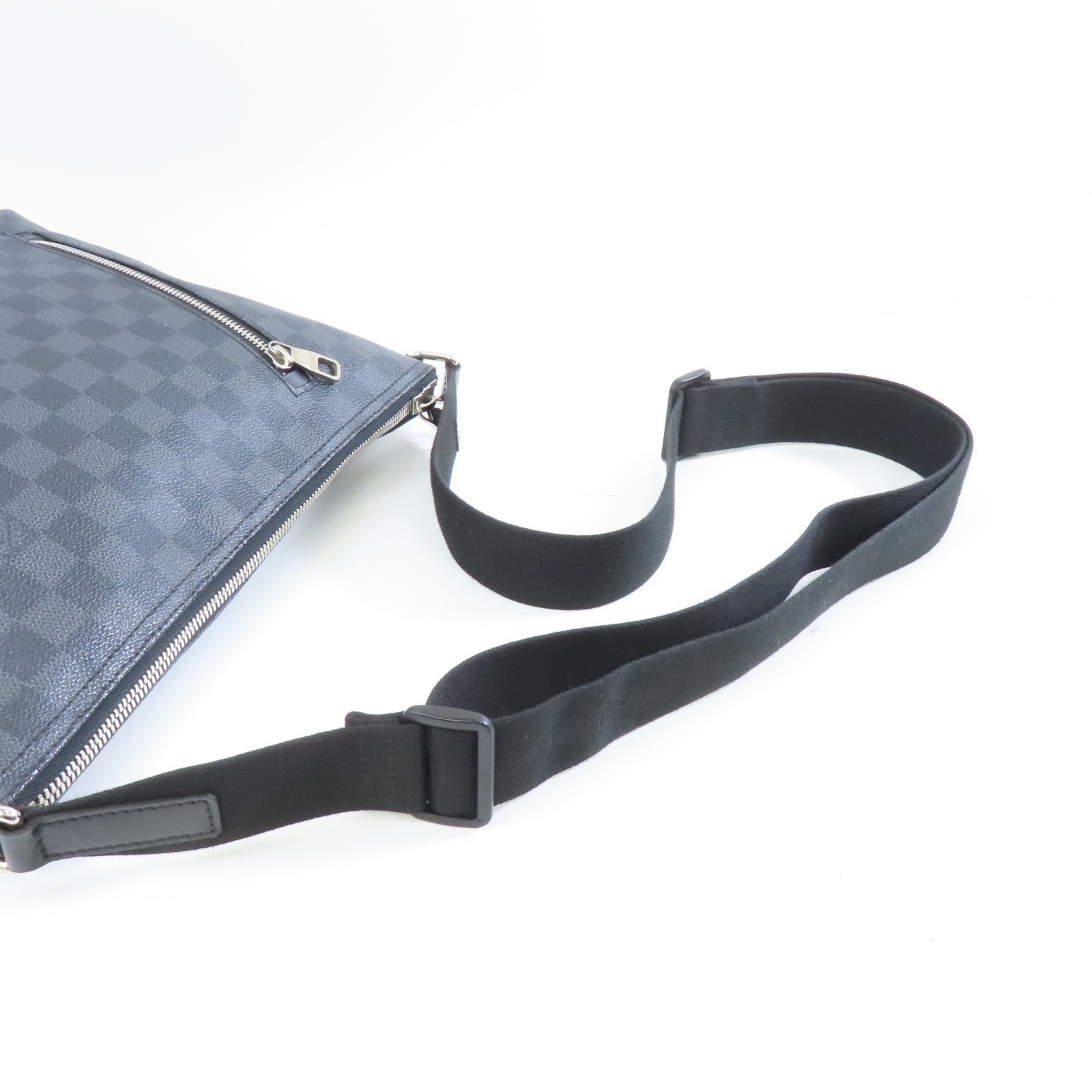 LOUIS VUITTON Damier Graphite Mick MM銀扣肩背袋黑色
