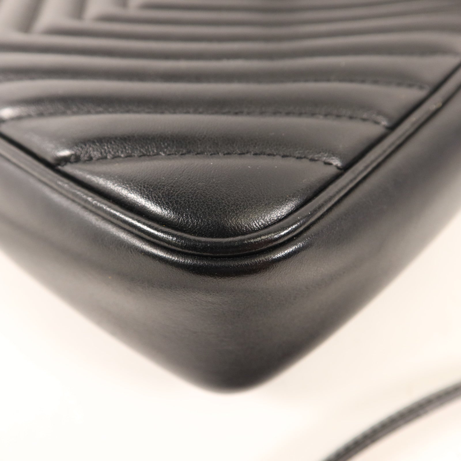 SAINT LAURENT 牛皮皮革LOU肩背袋