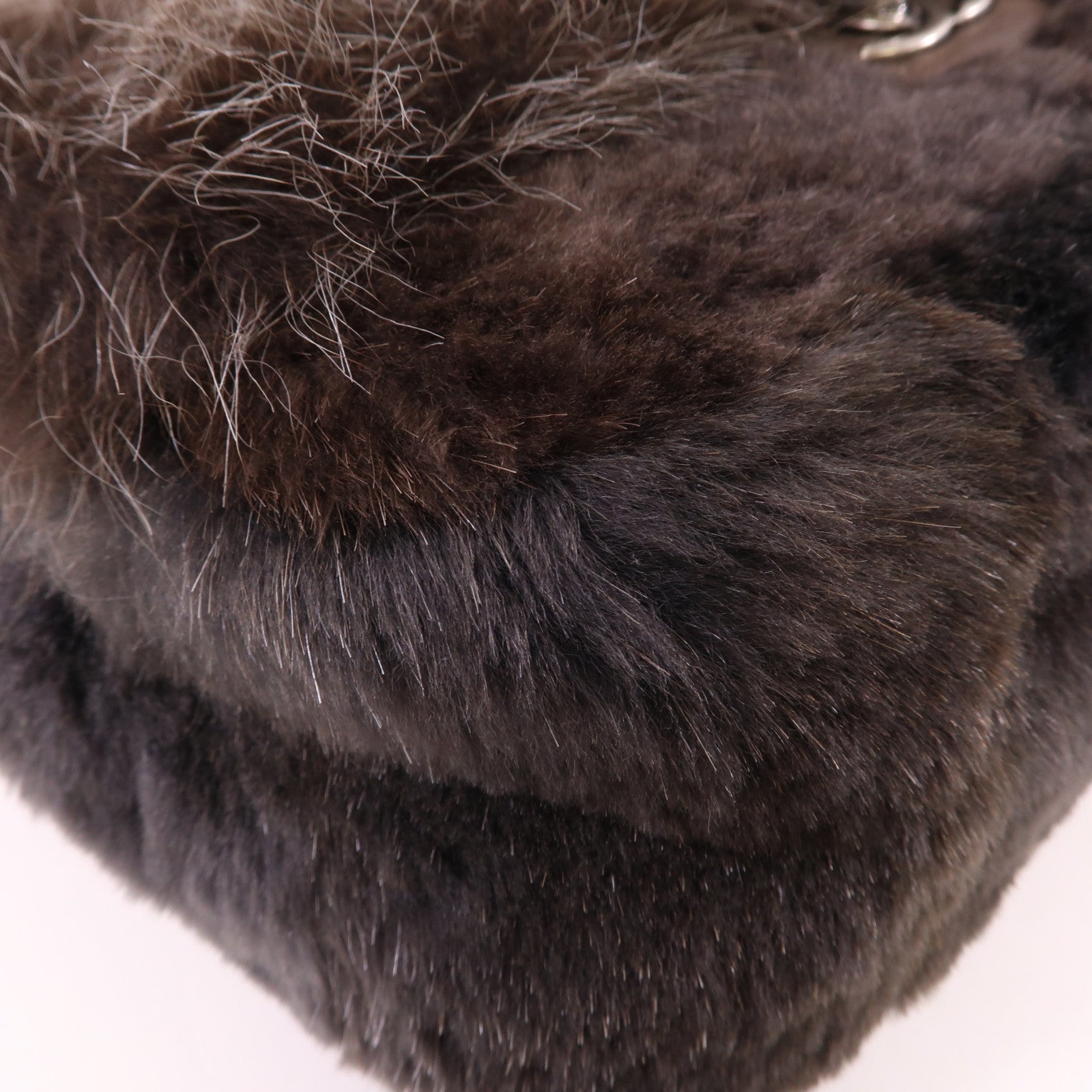 CHANEL 毛皮Fur CC Flap銀扣肩背袋灰色