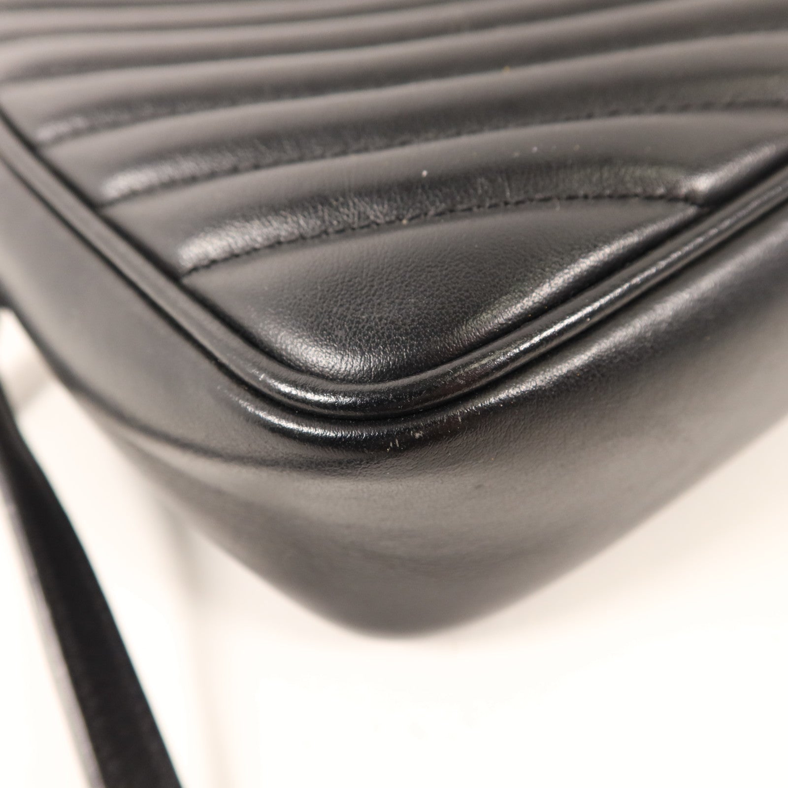 SAINT LAURENT 牛皮皮革LOU肩背袋