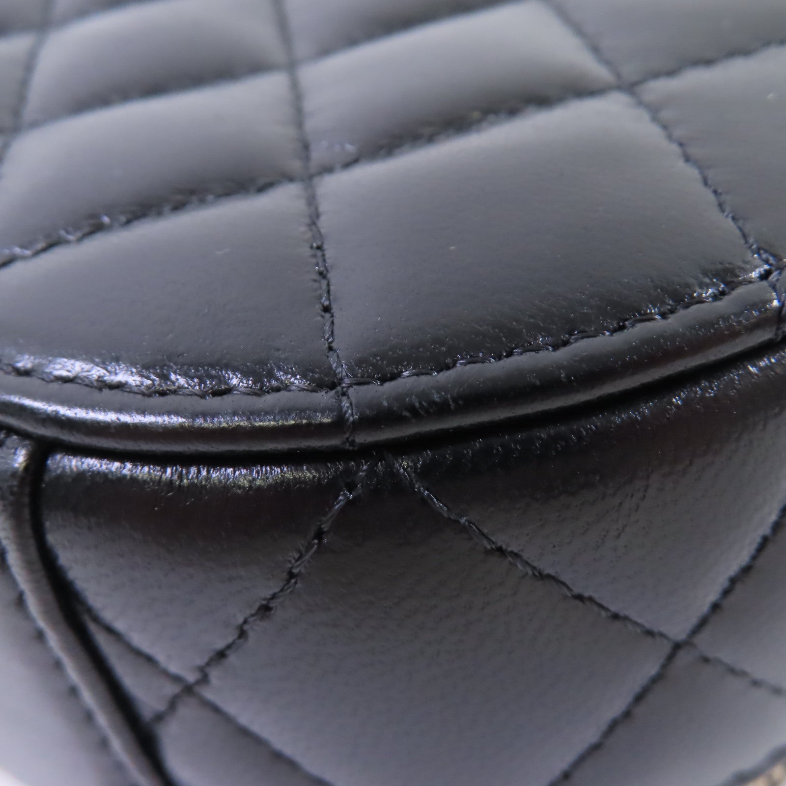 CHANEL 【激減優惠】菱格牛皮皮革Hand Bag金扣手挽袋黑色