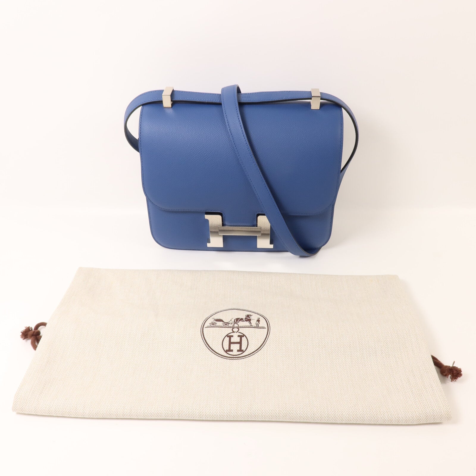 HERMES Epsom皮革Constance 24肩背袋Blue Agate/Gris Mouette