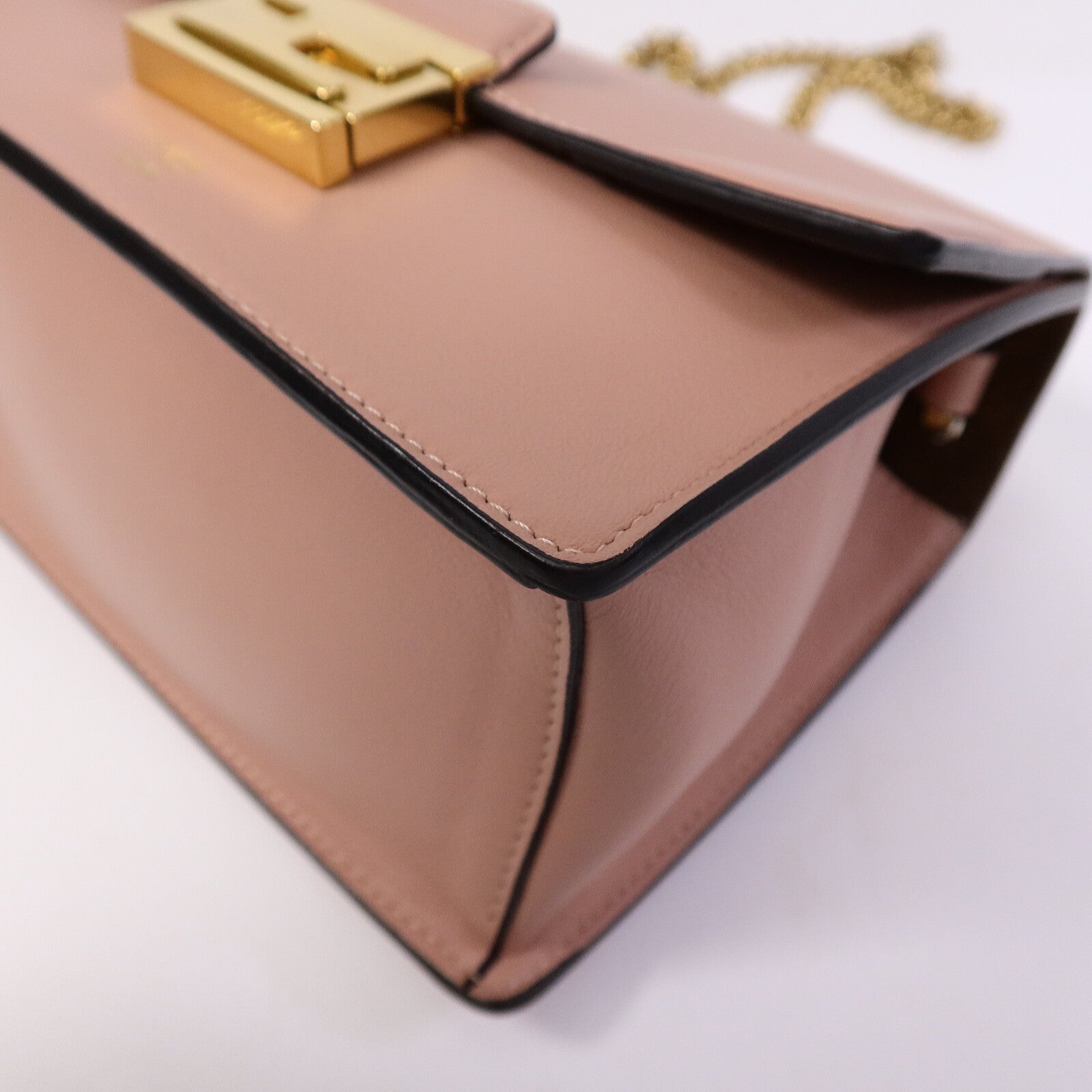 FENDI 羊皮皮革Kan U Shoulder Bag鏈帶肩背袋