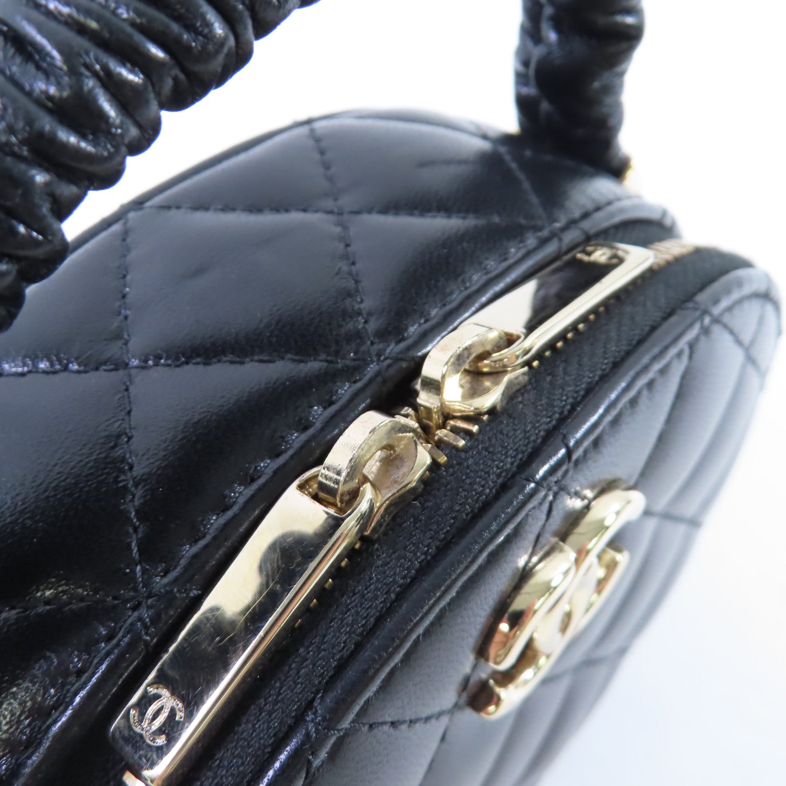 CHANEL 菱格牛皮皮革Hand Bag金扣手挽袋黑色