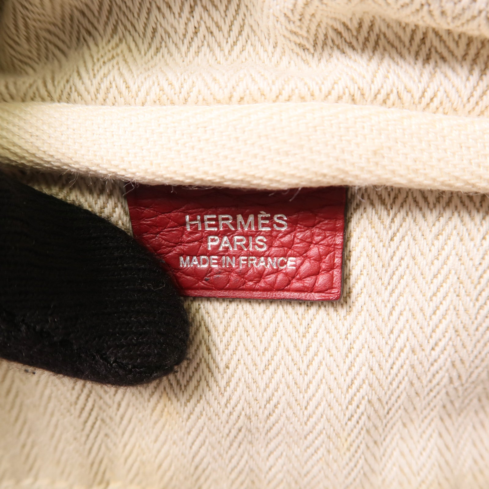 HERMES Clemence皮革Victoria 35銀扣肩背袋Rubis