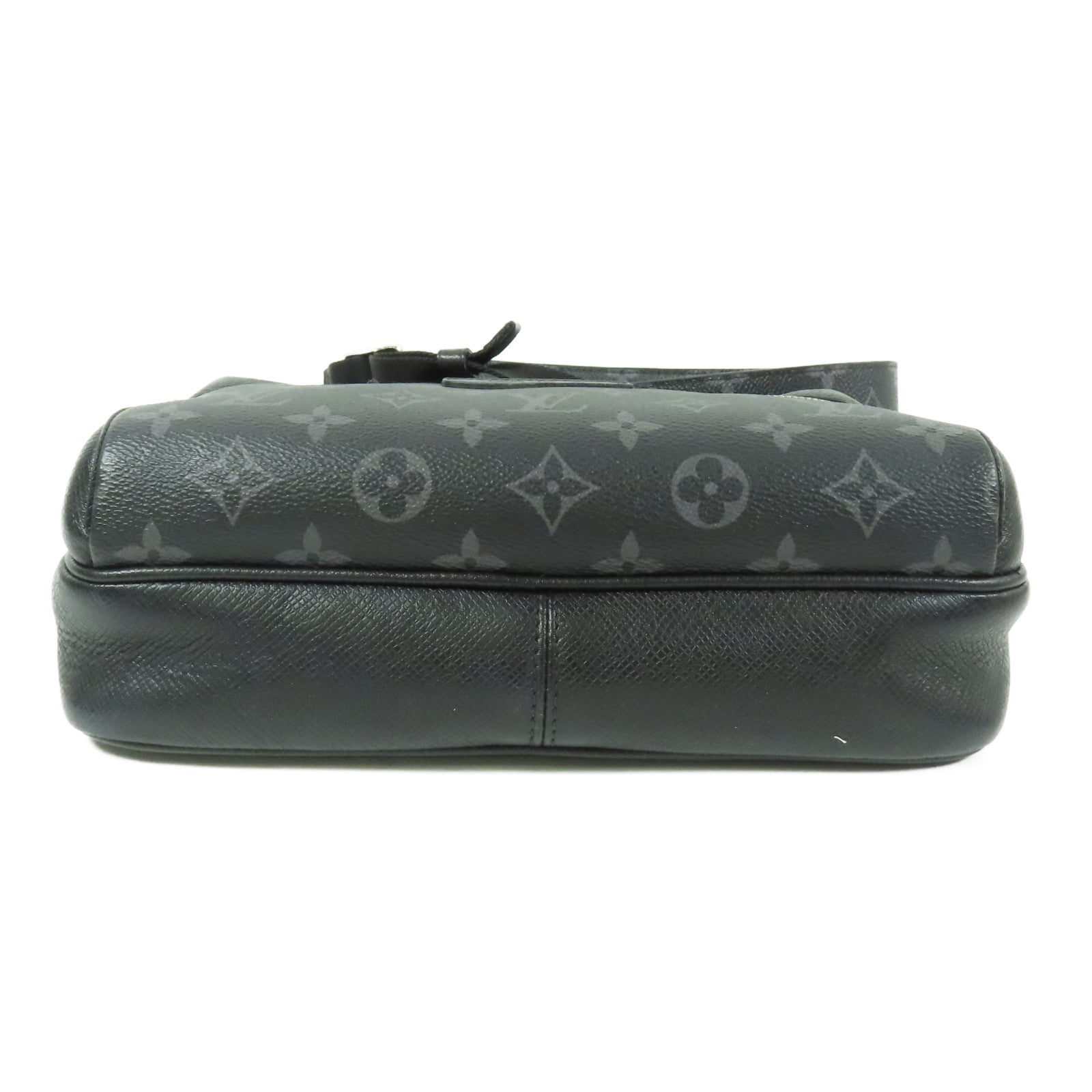 LOUIS VUITTON Monogram Eclipse/Taiga Outdoor Messenger銀扣肩背袋