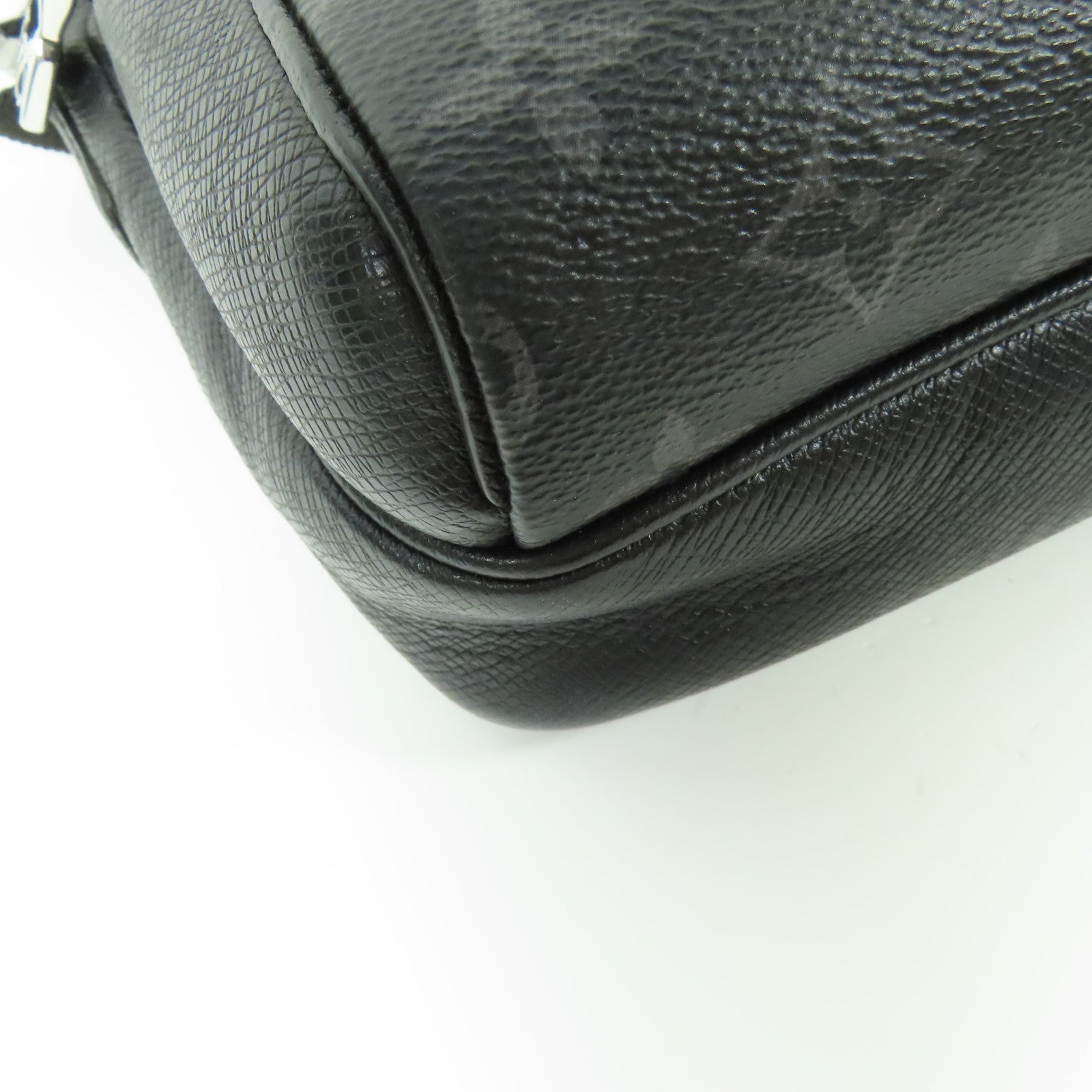 LOUIS VUITTON Monogram Eclipse/Taiga Outdoor Messenger銀扣肩背袋