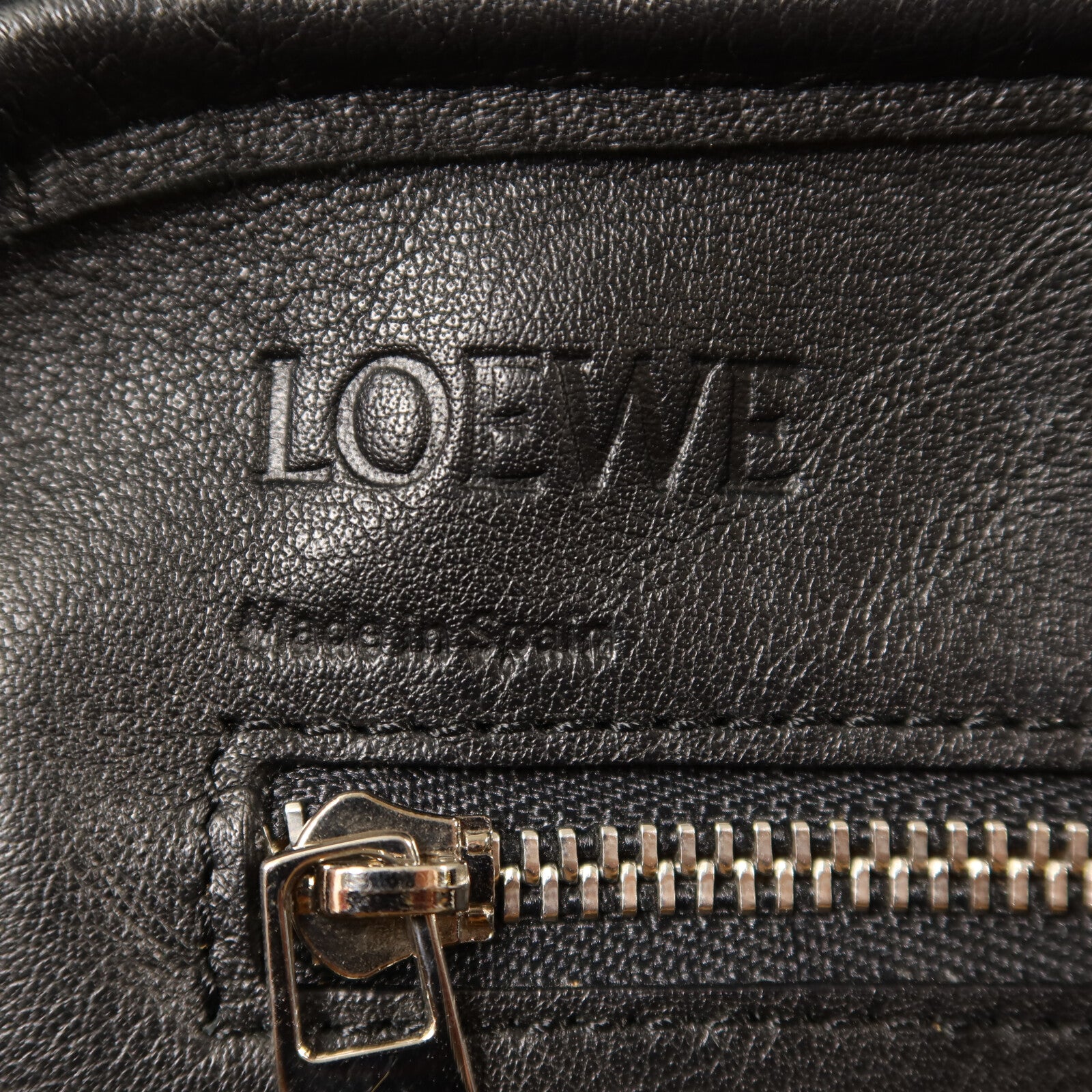 LOEWE 牛皮皮革Amazoha 75銀扣手挽肩背兩用袋