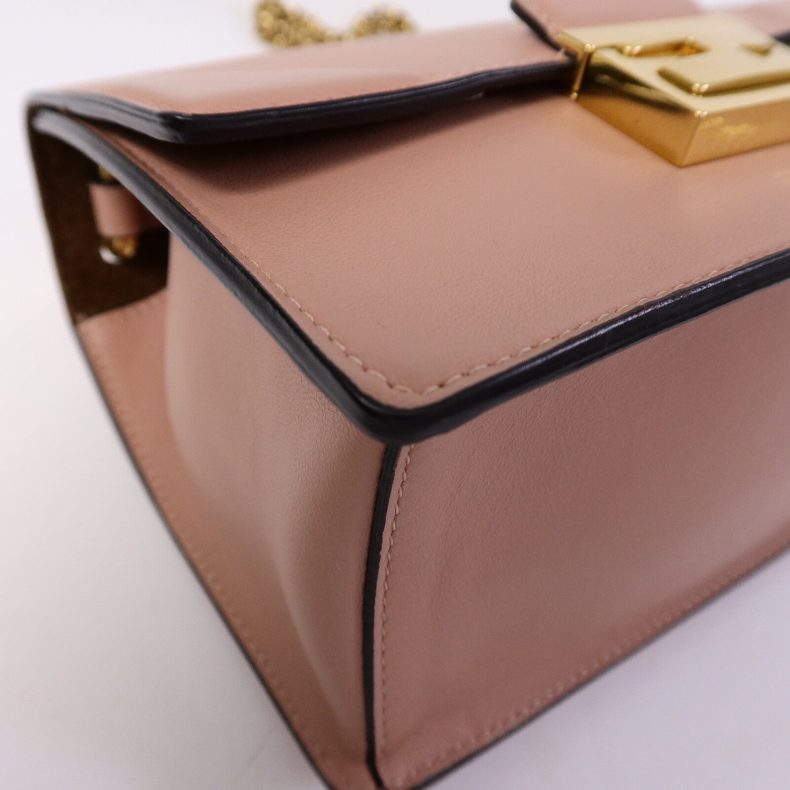 FENDI 羊皮皮革Kan U Shoulder Bag鏈帶肩背袋