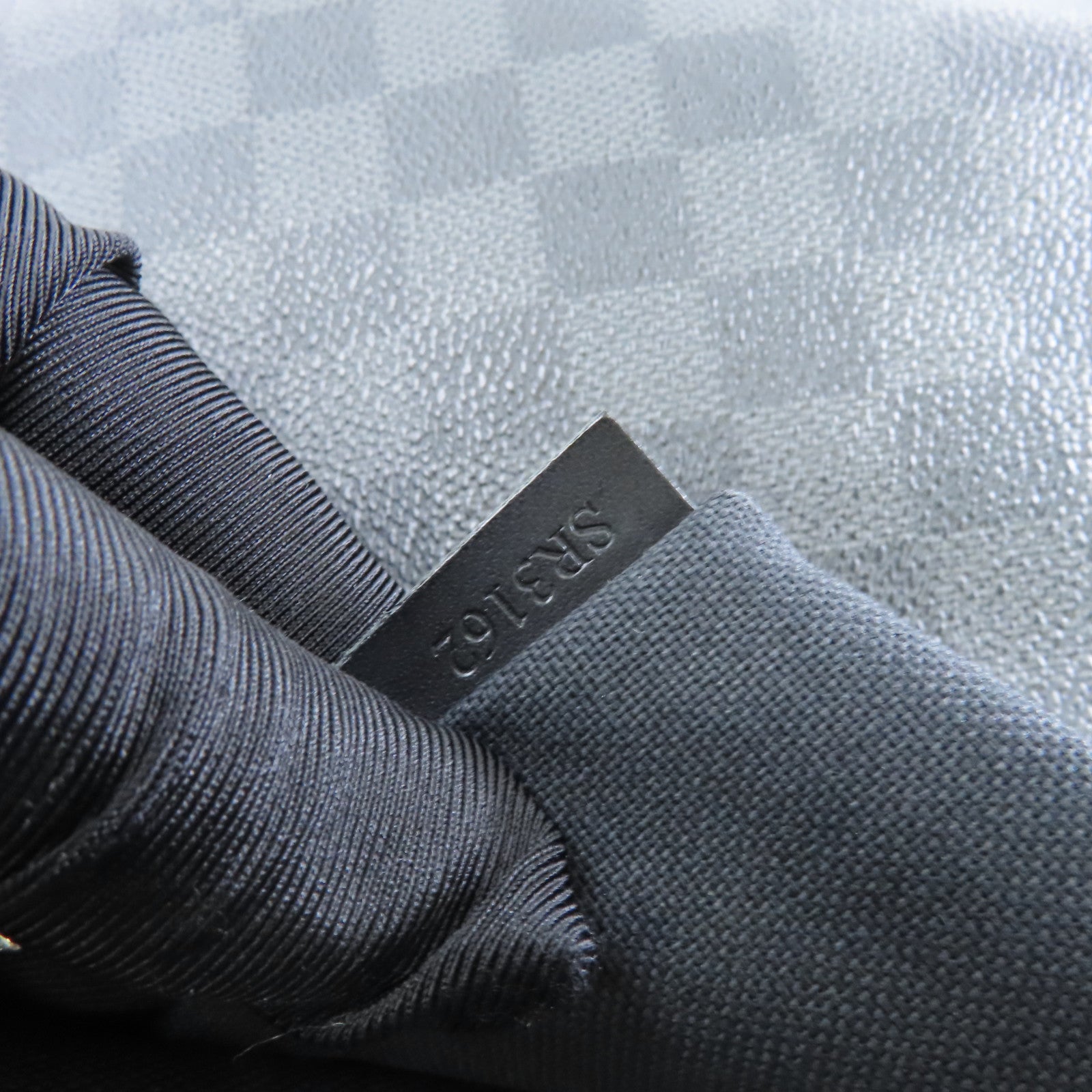 LOUIS VUITTON Damier Graphite Mick MM銀扣肩背袋黑色