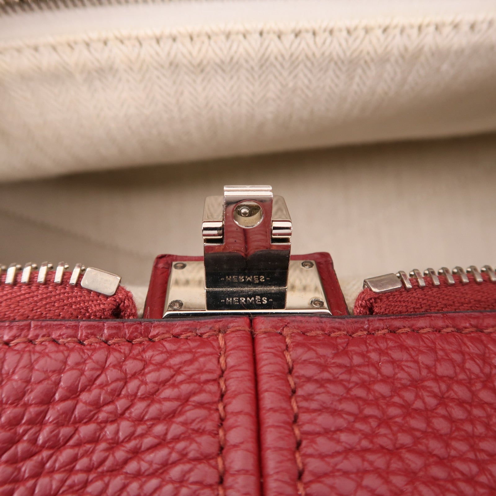 HERMES Clemence皮革Victoria 35銀扣肩背袋Rubis