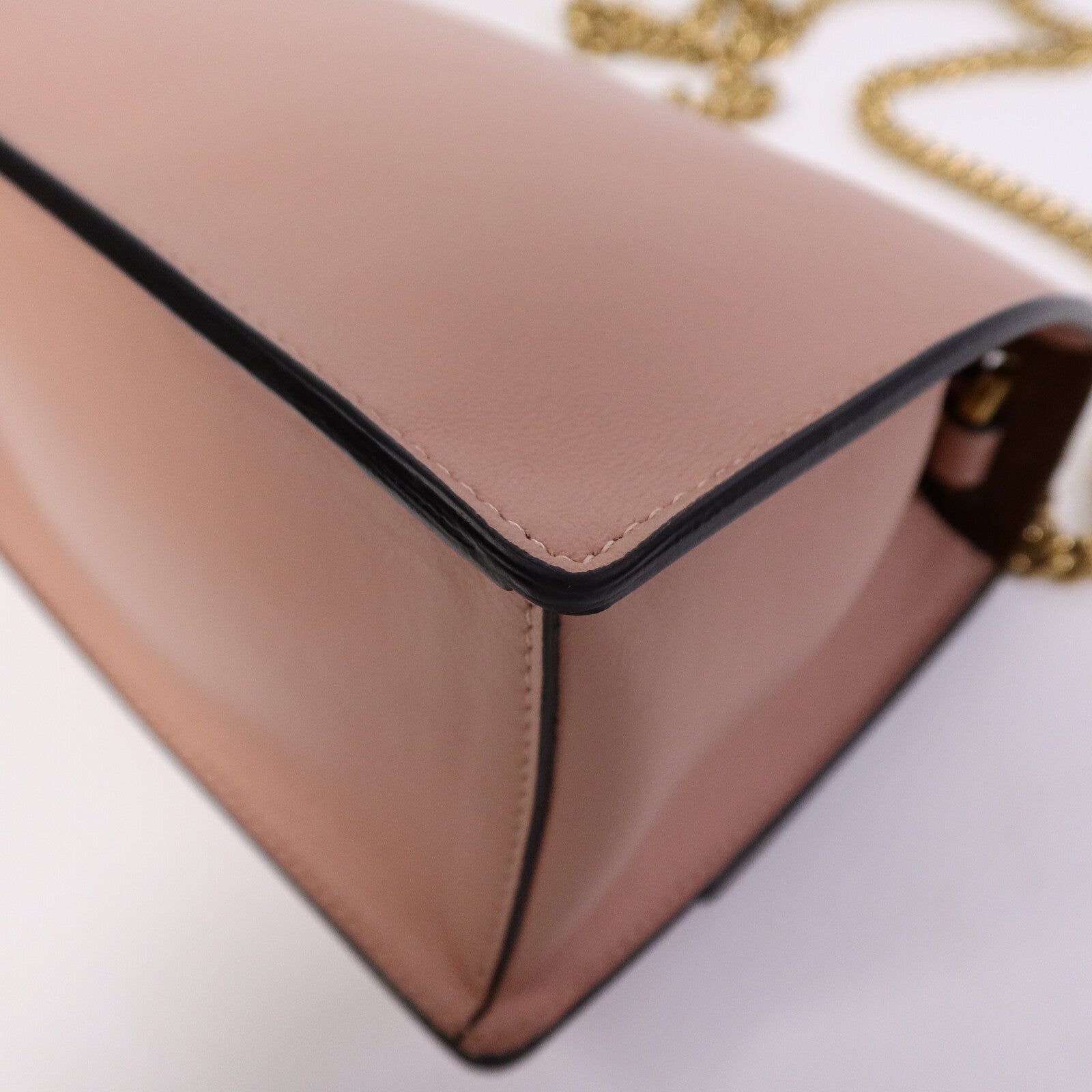 FENDI 羊皮皮革Kan U Shoulder Bag鏈帶肩背袋