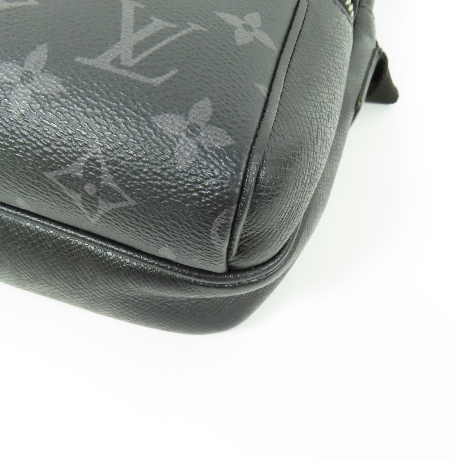 LOUIS VUITTON Monogram Eclipse/Taiga Outdoor Messenger銀扣肩背袋