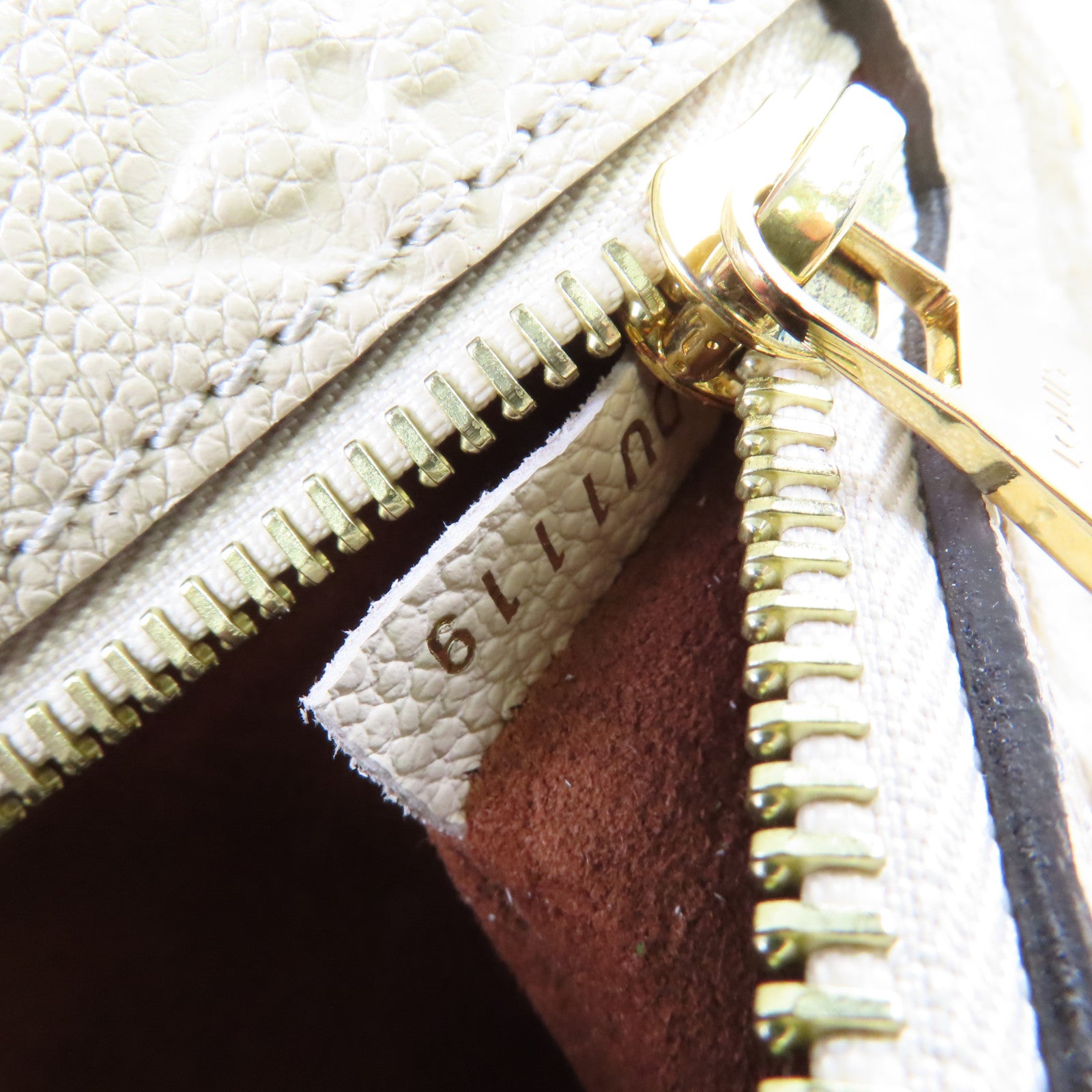 LOUIS VUITTON Monogram Empreinte Pochette Metis金扣手挽肩背兩用袋米色