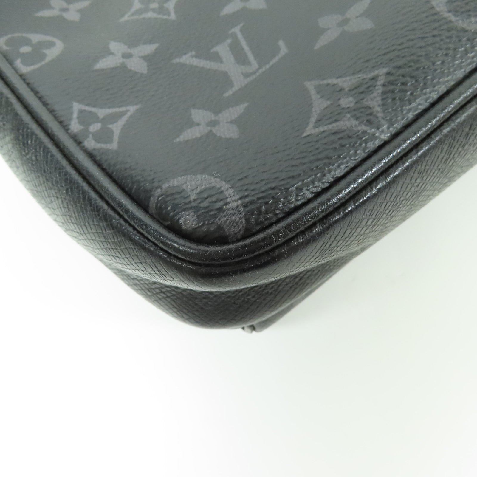 LOUIS VUITTON Monogram Eclipse/Taiga Outdoor Messenger銀扣肩背袋