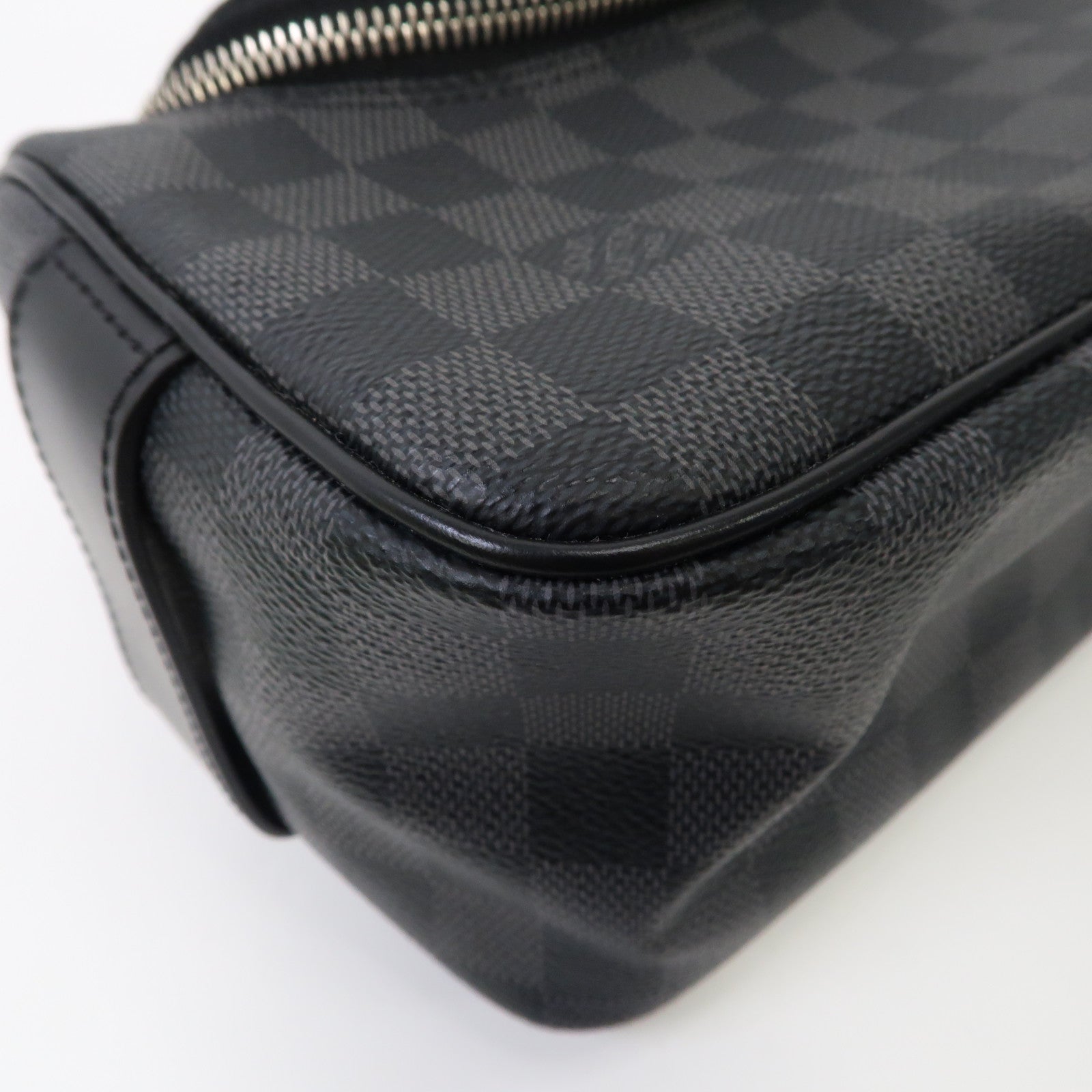LOUIS VUITTON 【激減優惠】Damier Graphite Toiletry Pouch銀扣手拿包黑色