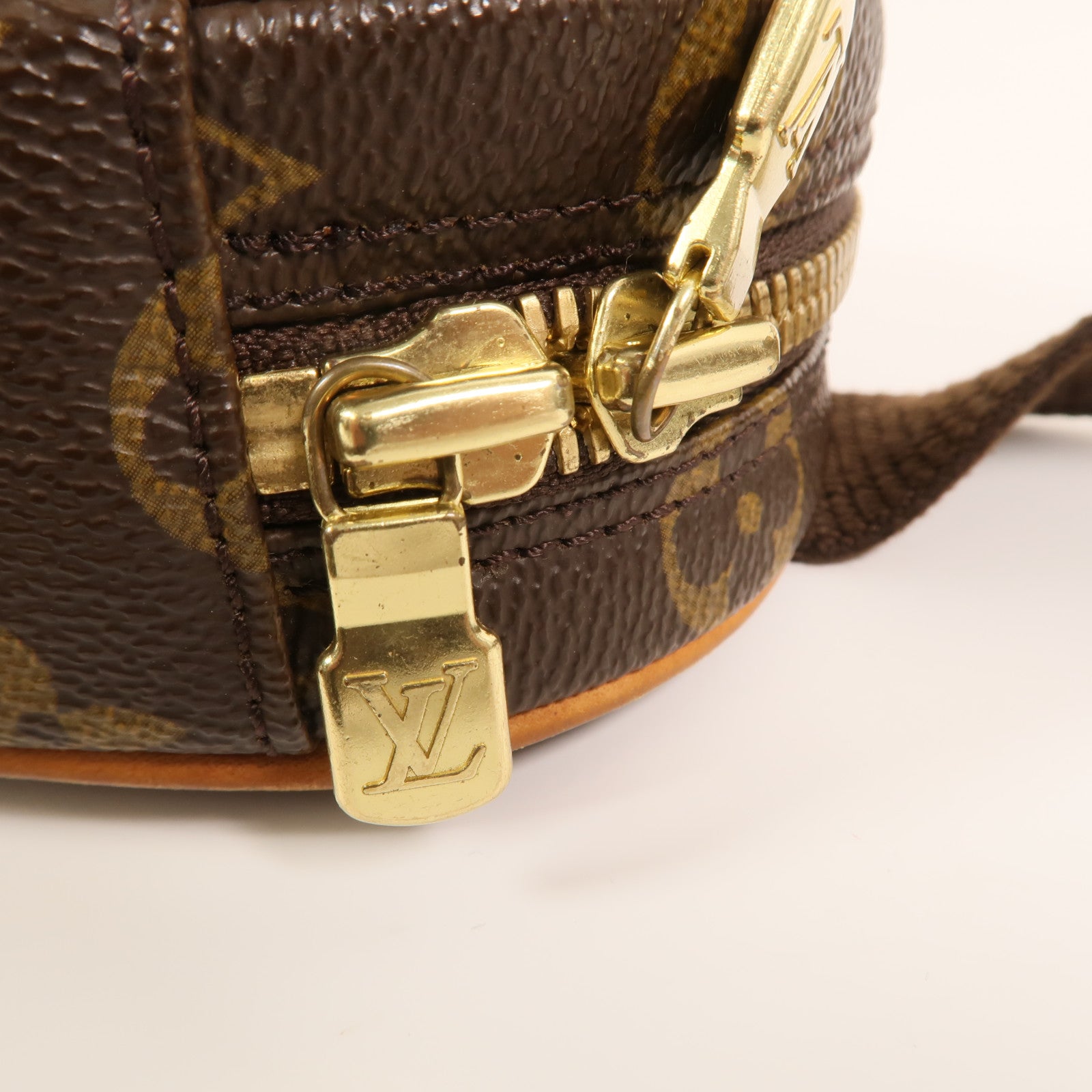 LOUIS VUITTON Monogram Pochette Gange金扣肩背袋
