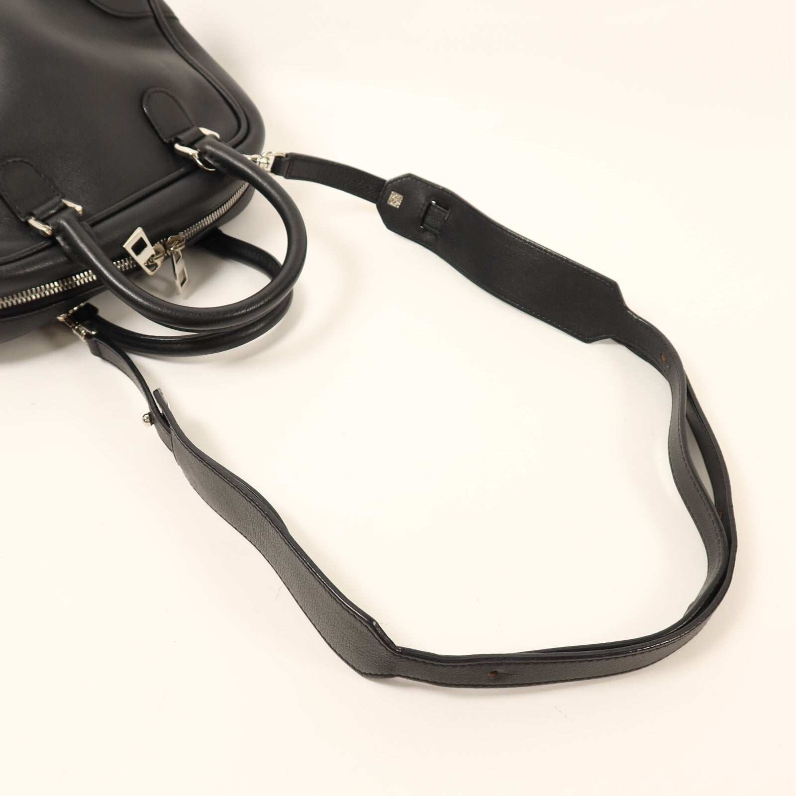 LOEWE 牛皮皮革Amazoha 75銀扣手挽肩背兩用袋