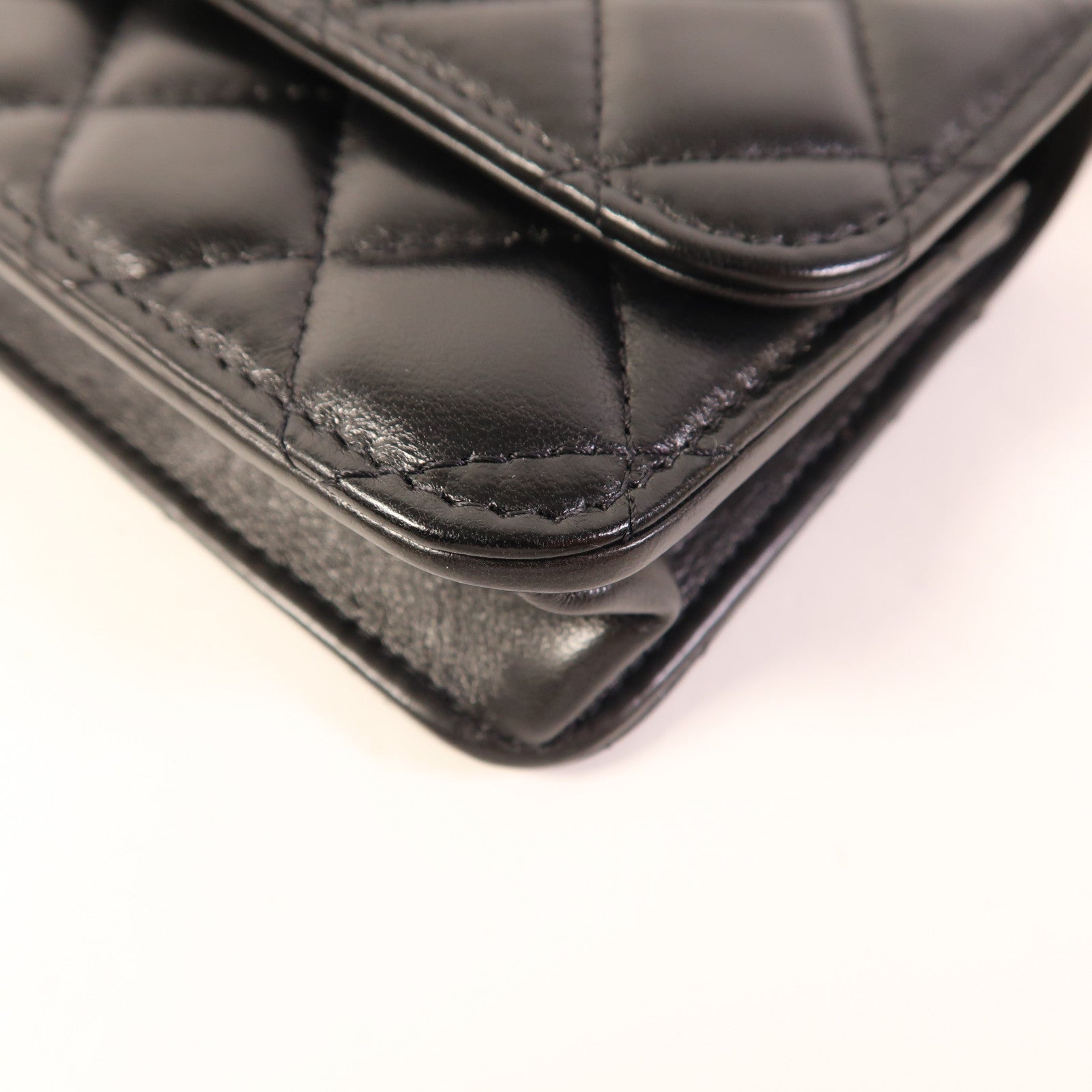 CHANEL 羊皮皮革Flap Phone Holder金扣鏈帶肩背袋