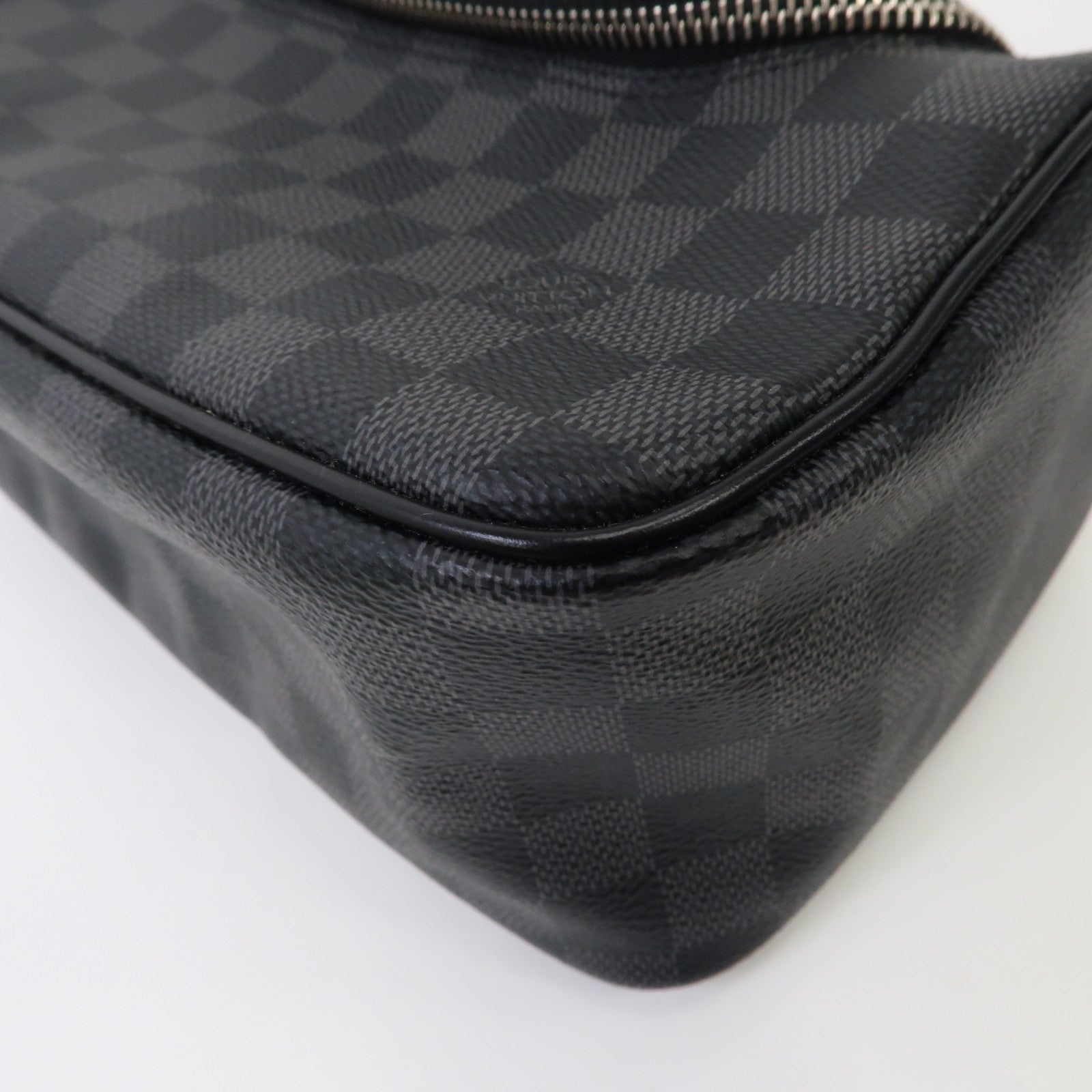 LOUIS VUITTON 【激減優惠】Damier Graphite Toiletry Pouch銀扣手拿包黑色