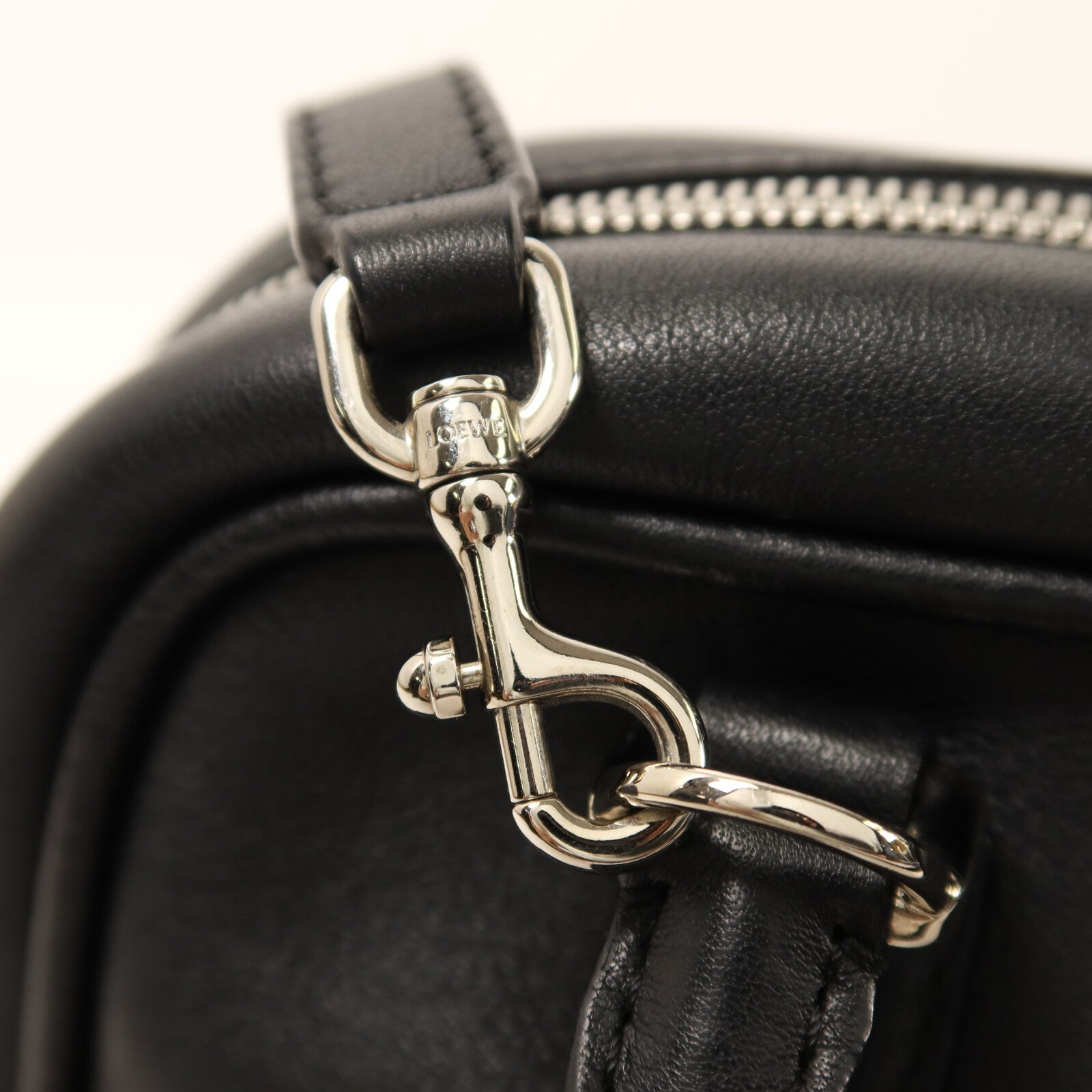 LOEWE 牛皮皮革Amazoha 75銀扣手挽肩背兩用袋
