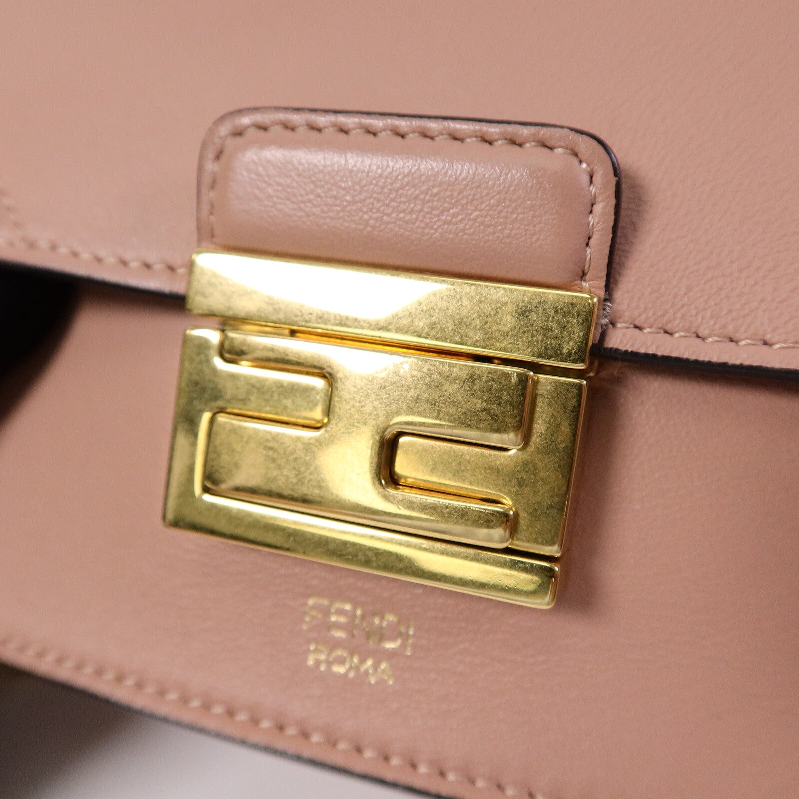 FENDI 羊皮皮革Kan U Shoulder Bag鏈帶肩背袋