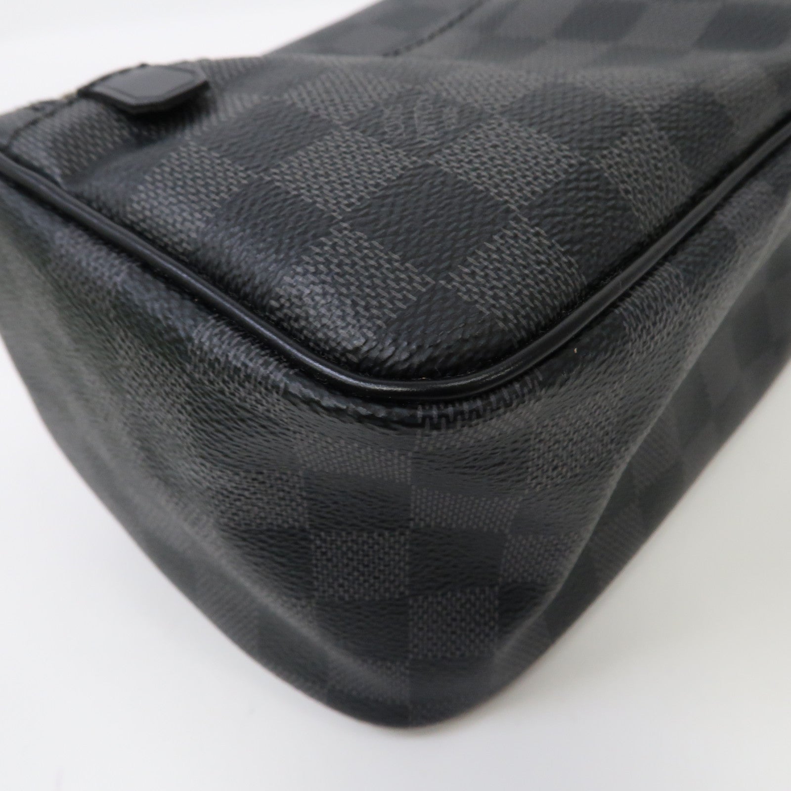 LOUIS VUITTON 【激減優惠】Damier Graphite Toiletry Pouch銀扣手拿包黑色