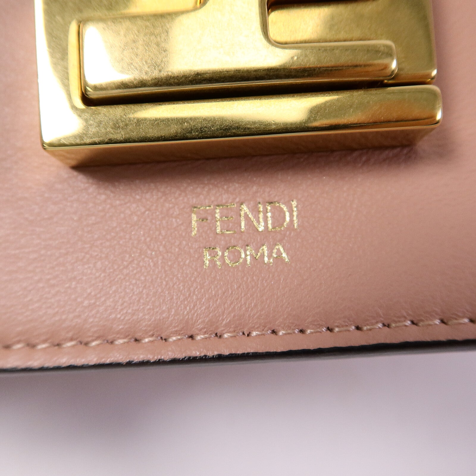 FENDI 羊皮皮革Kan U Shoulder Bag鏈帶肩背袋