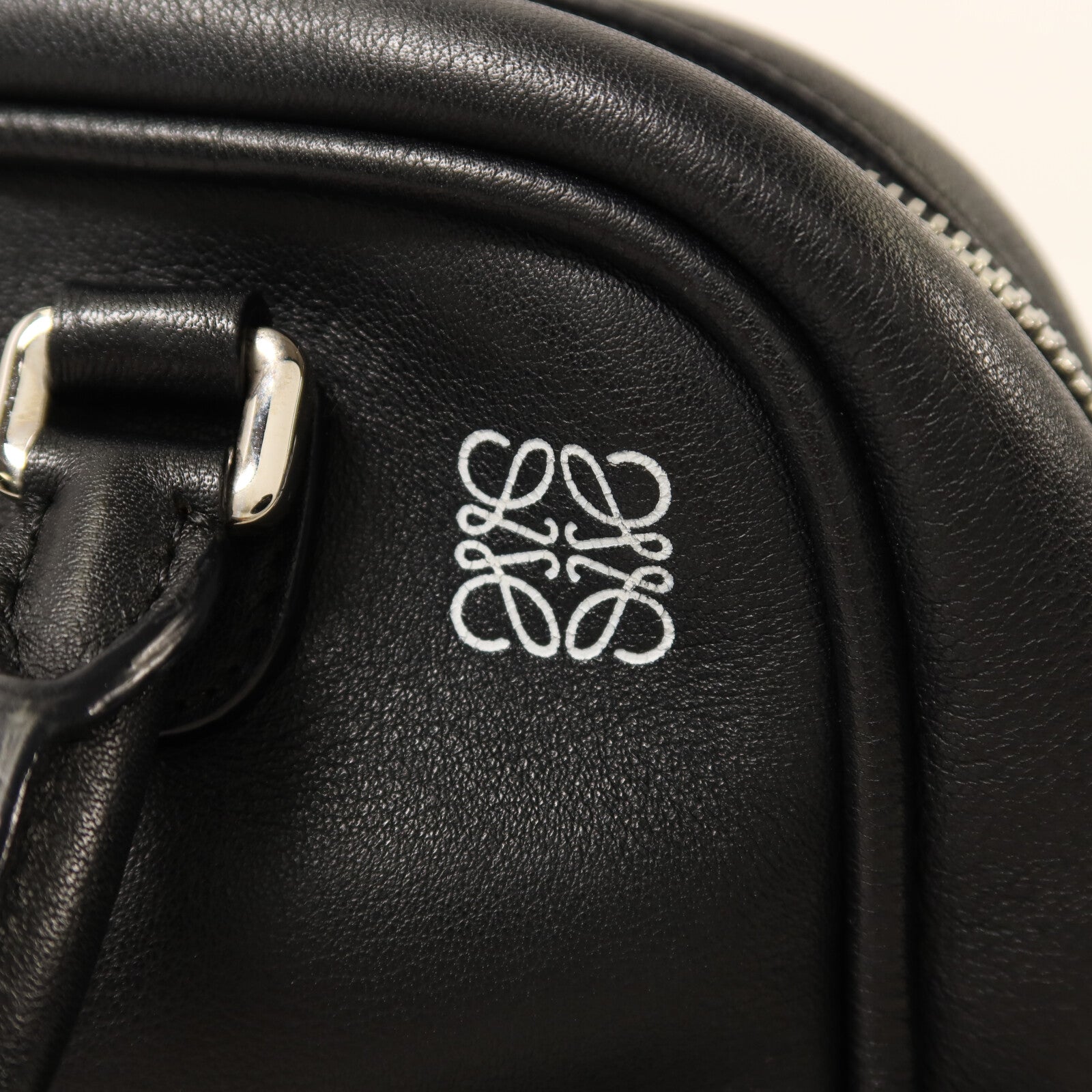 LOEWE 牛皮皮革Amazoha 75銀扣手挽肩背兩用袋