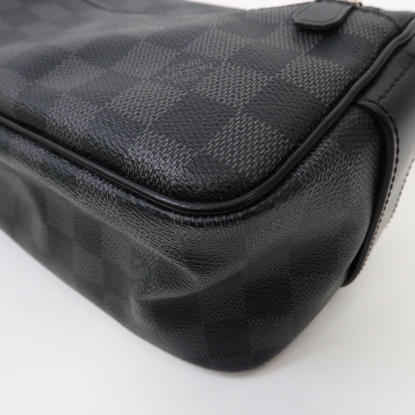 LOUIS VUITTON 【激減優惠】Damier Graphite Toiletry Pouch銀扣手拿包黑色