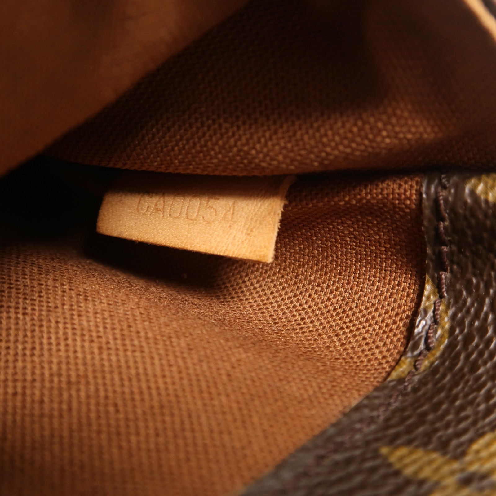 LOUIS VUITTON Monogram Pochette Gange金扣肩背袋